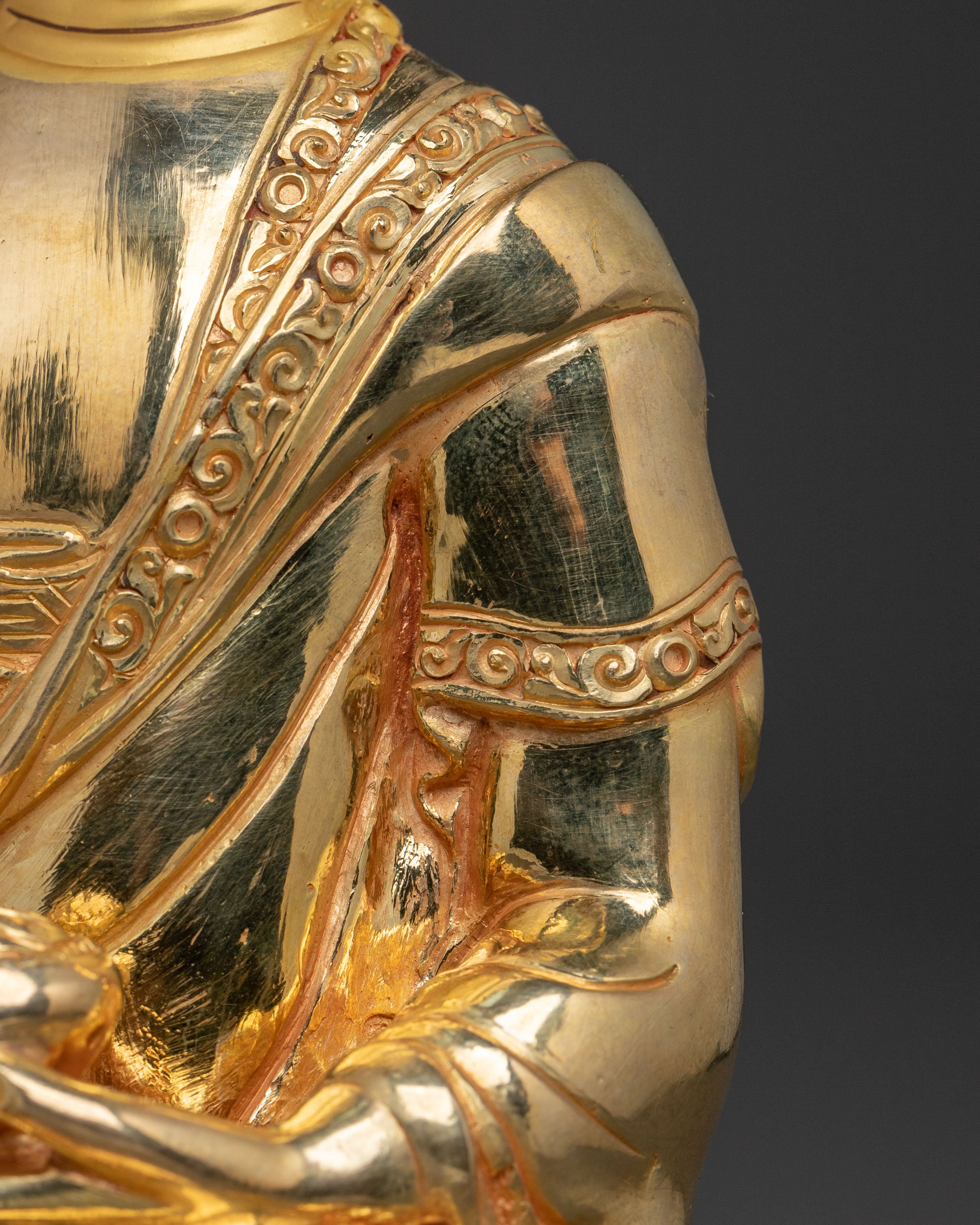 Shakyamuni Buddha Serene Golden Statue – Handcrafted Perfection