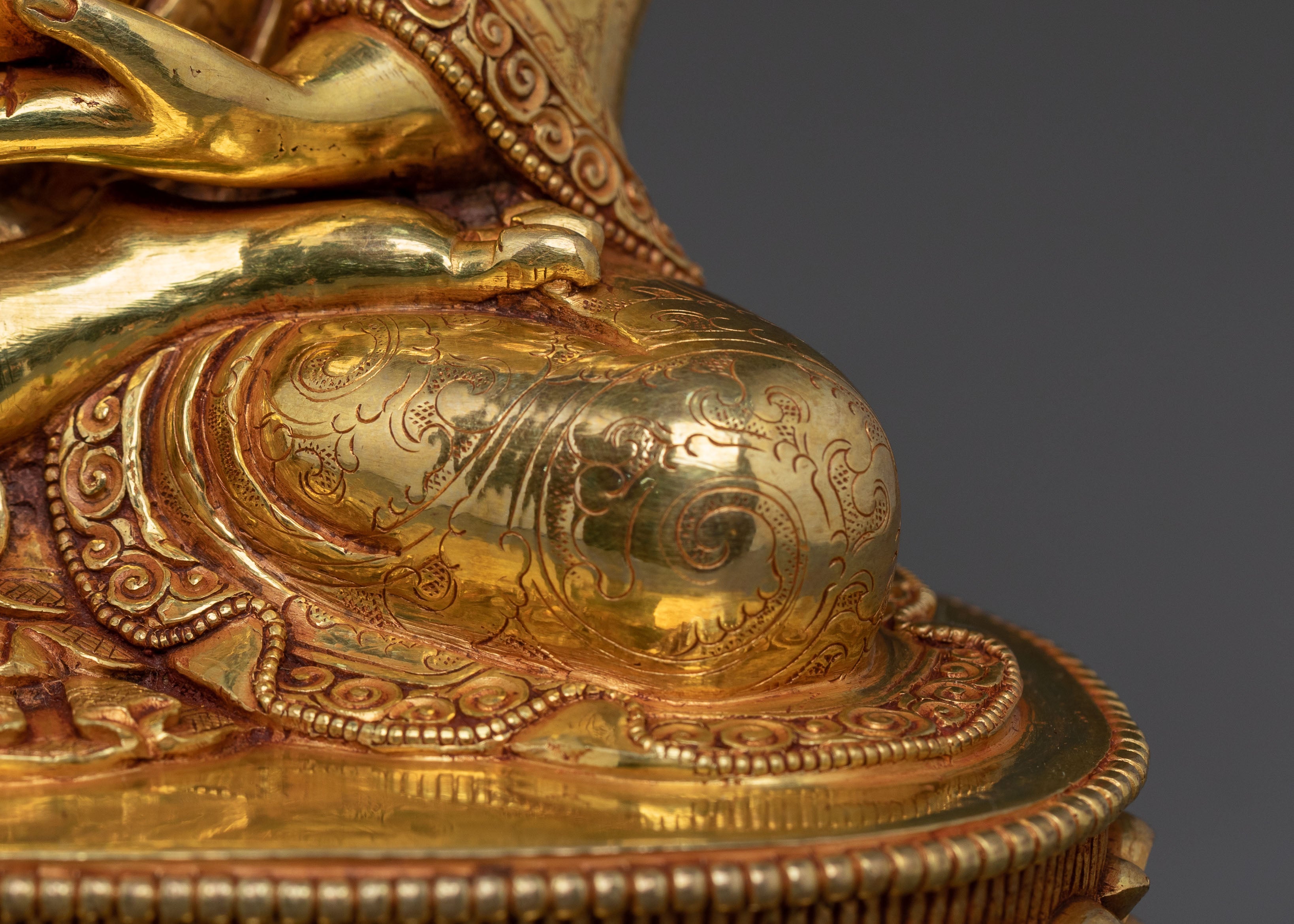 Shakyamuni Buddha Spiritual Altar Statue – Handcrafted & Gold Gilded