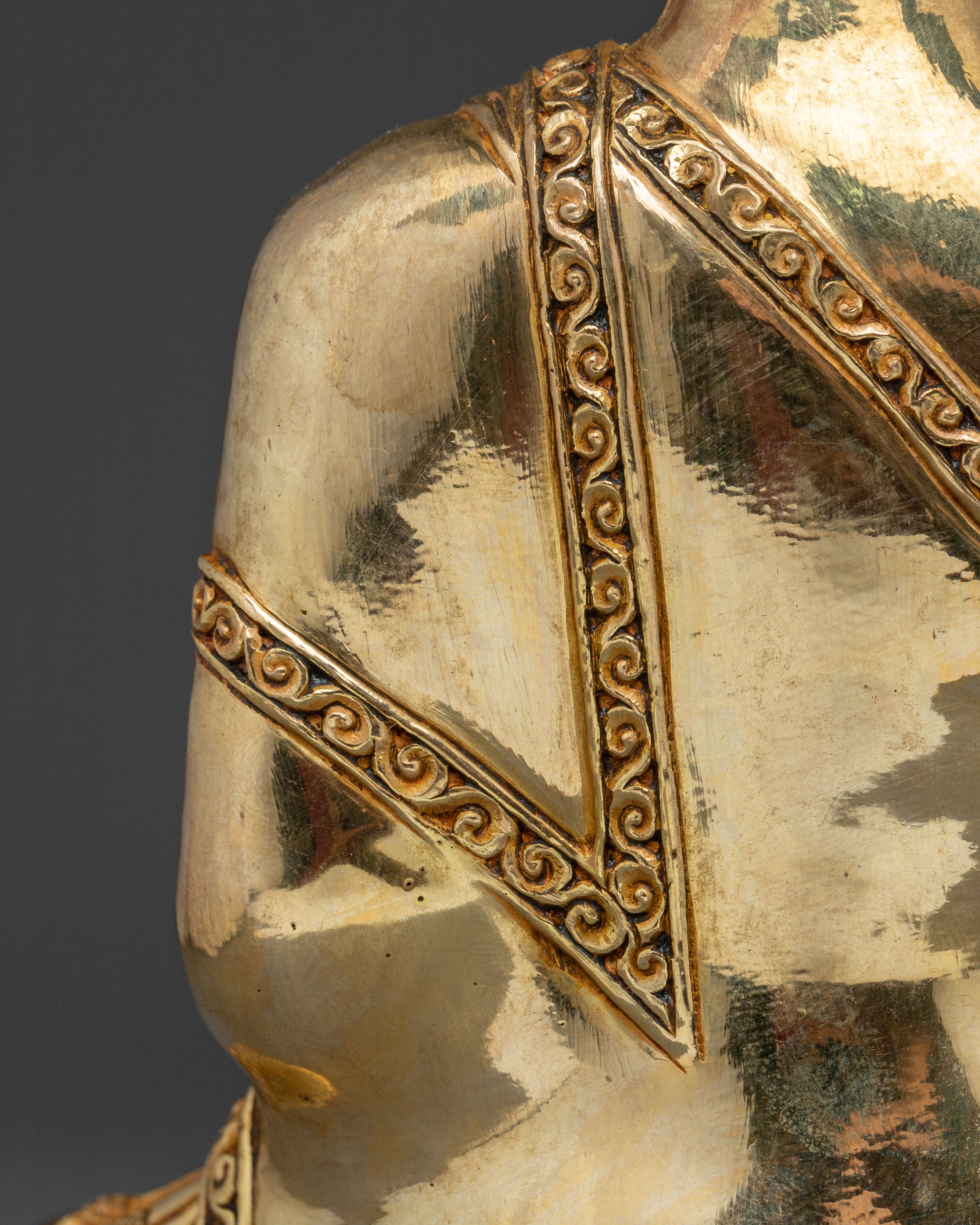 Golden Shakyamuni Buddha Statue: Traditional Figure