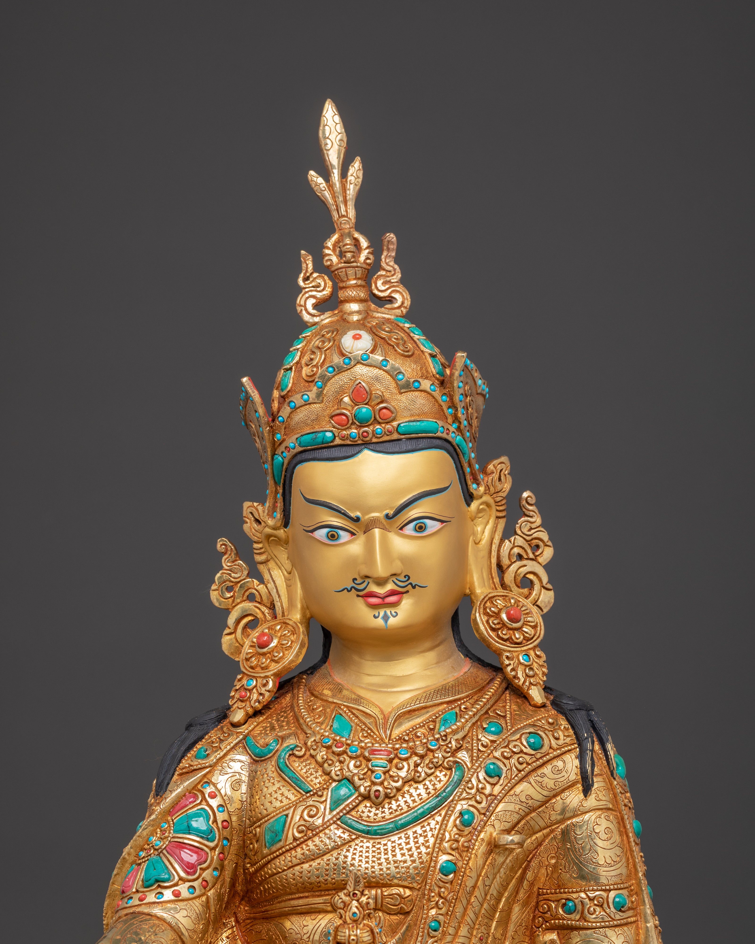 Guru Rinpoche Statue: Revered Vajrayana Master