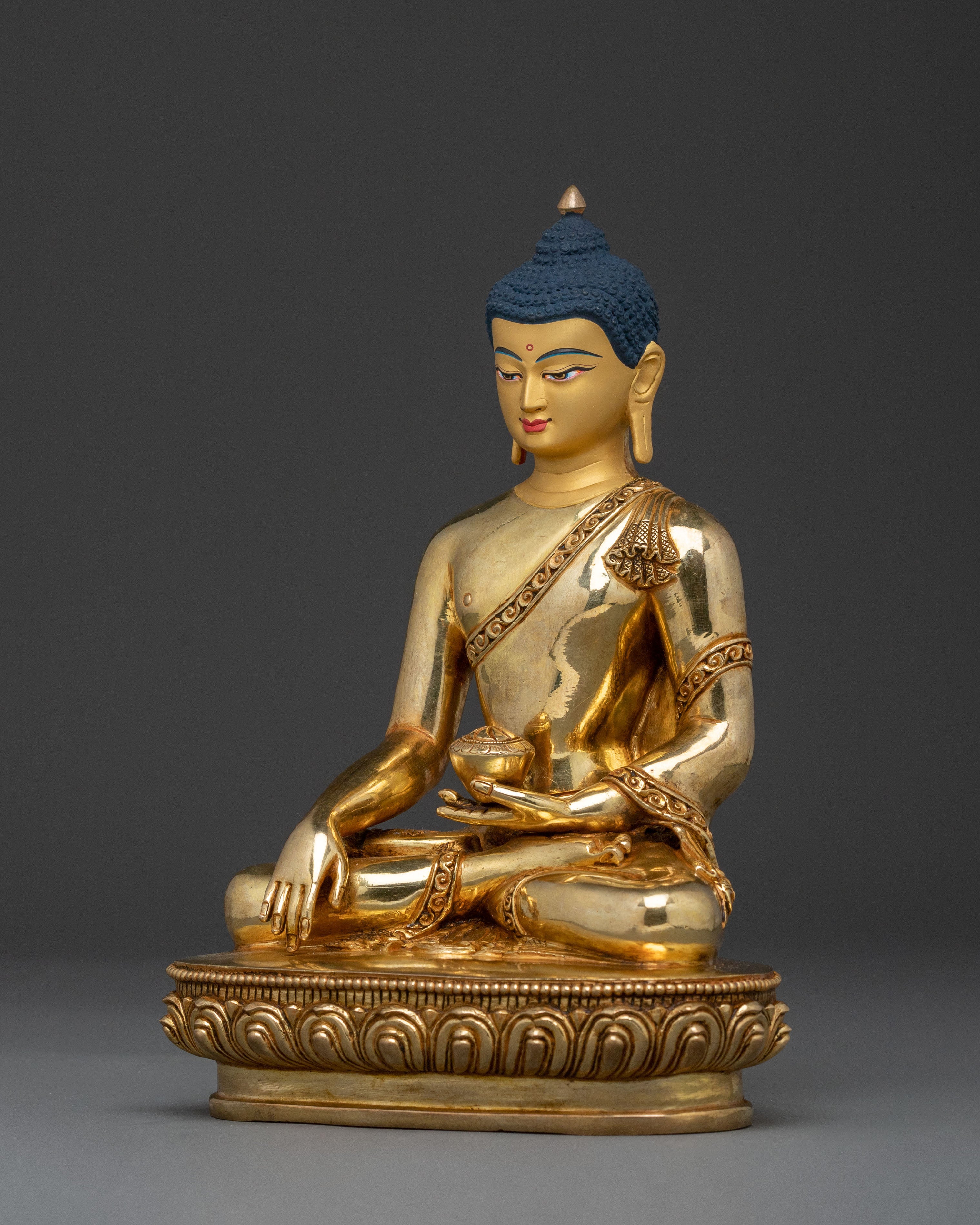 Golden Shakyamuni Buddha Statue: Traditional Figure