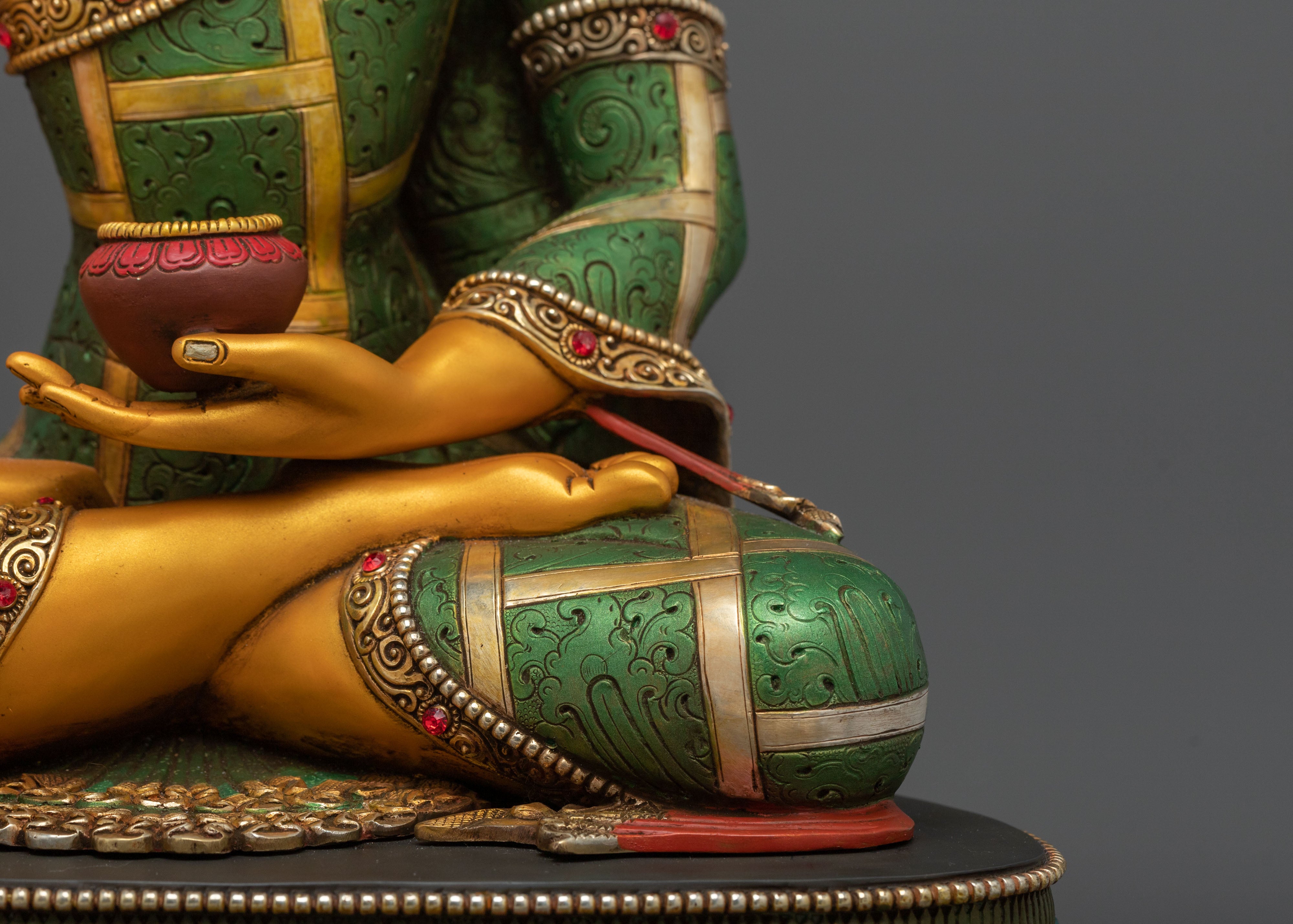Shakyamuni Buddha Statue: 24K Gold Gilded