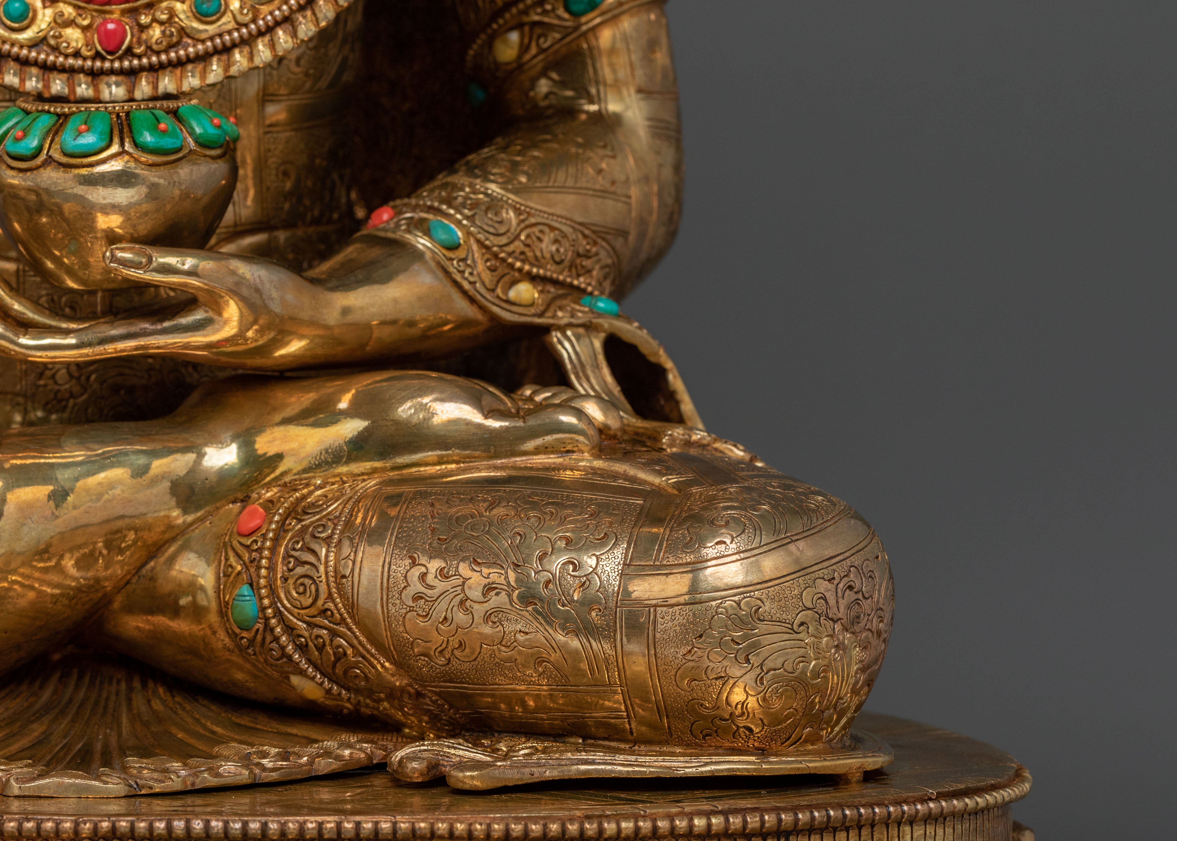 Crowned Buddha of Enlightenment Statue: Sacred Symbol of Wisdom and Awakening
