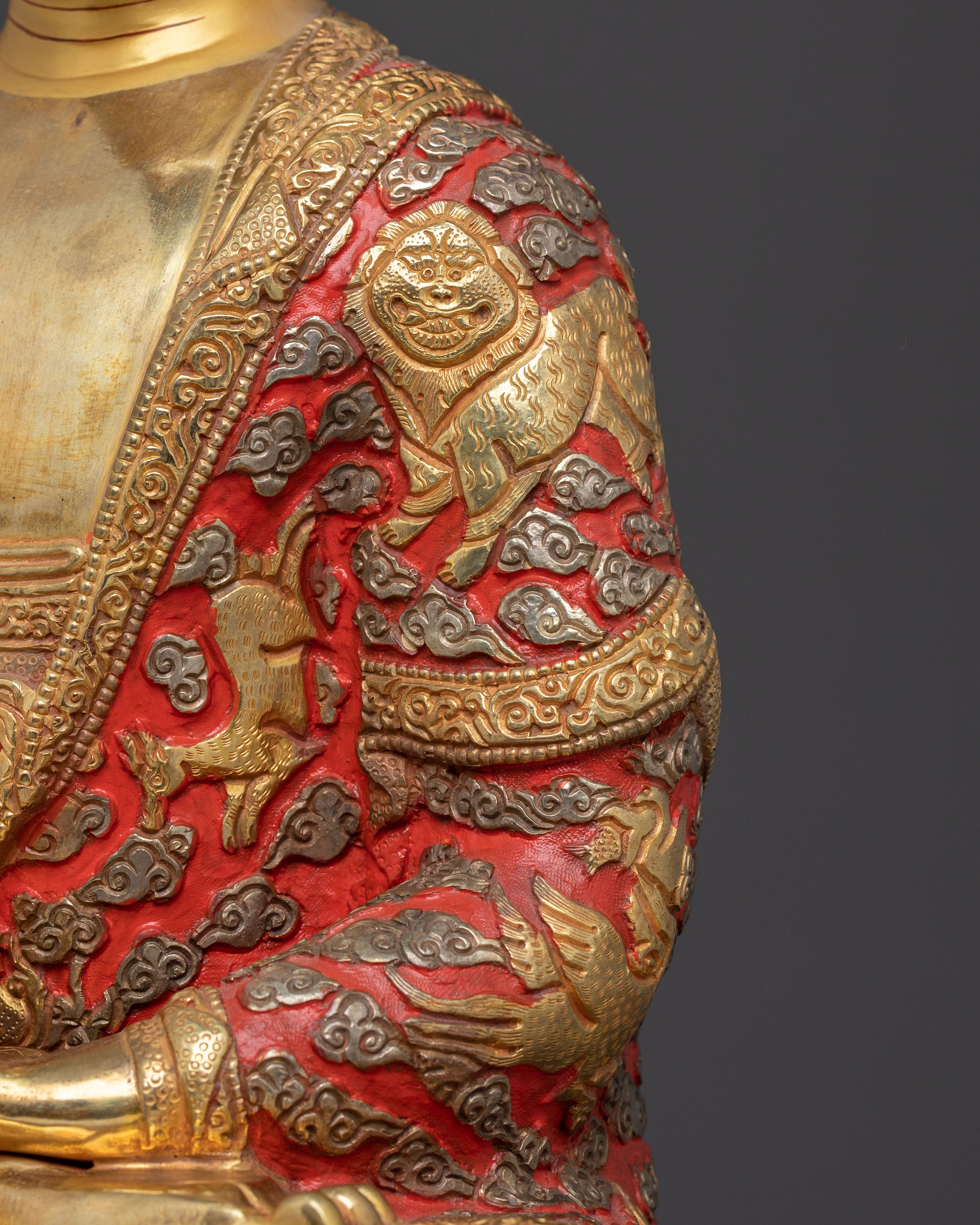 Shakyamuni Buddha Golden Statue: Enlightened Presence