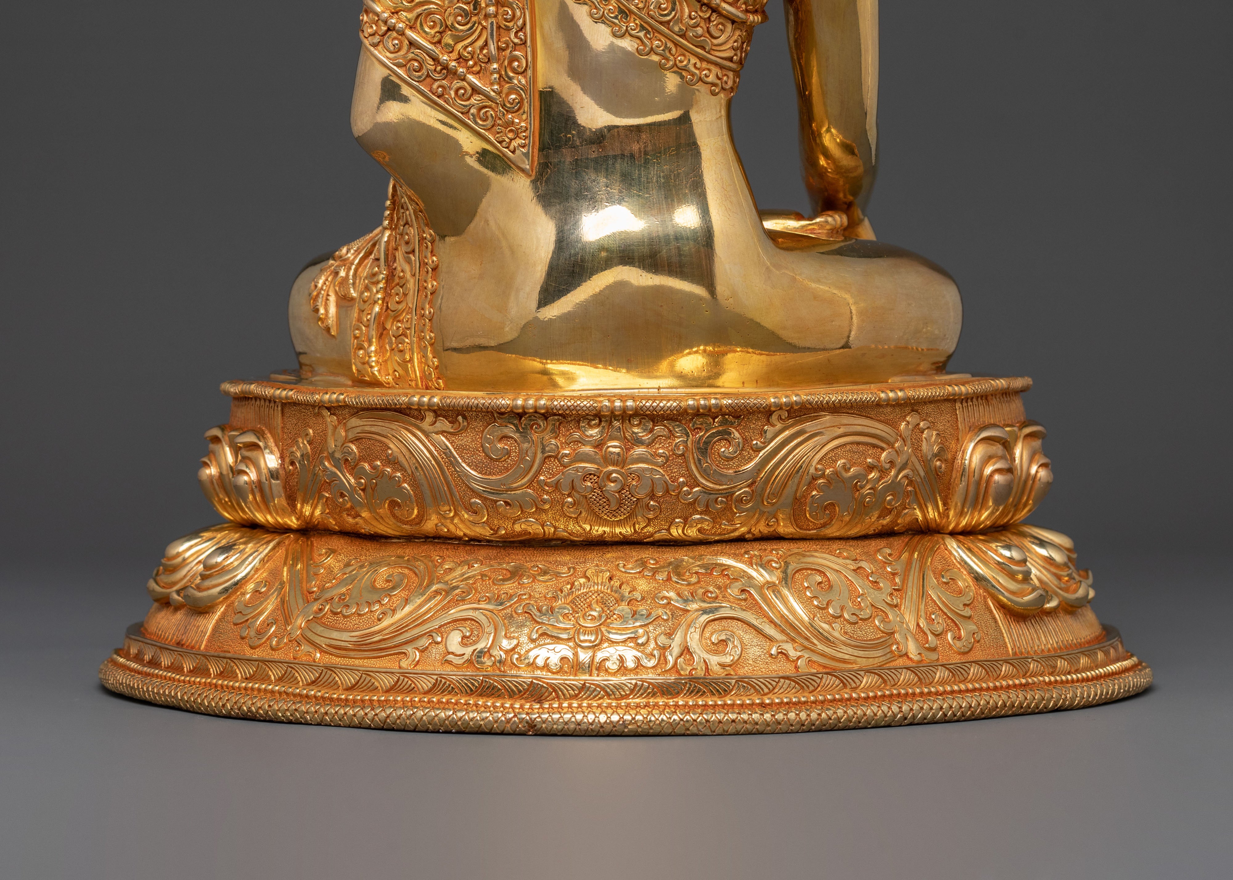 Majestic Shakyamuni Buddha Golden Statue