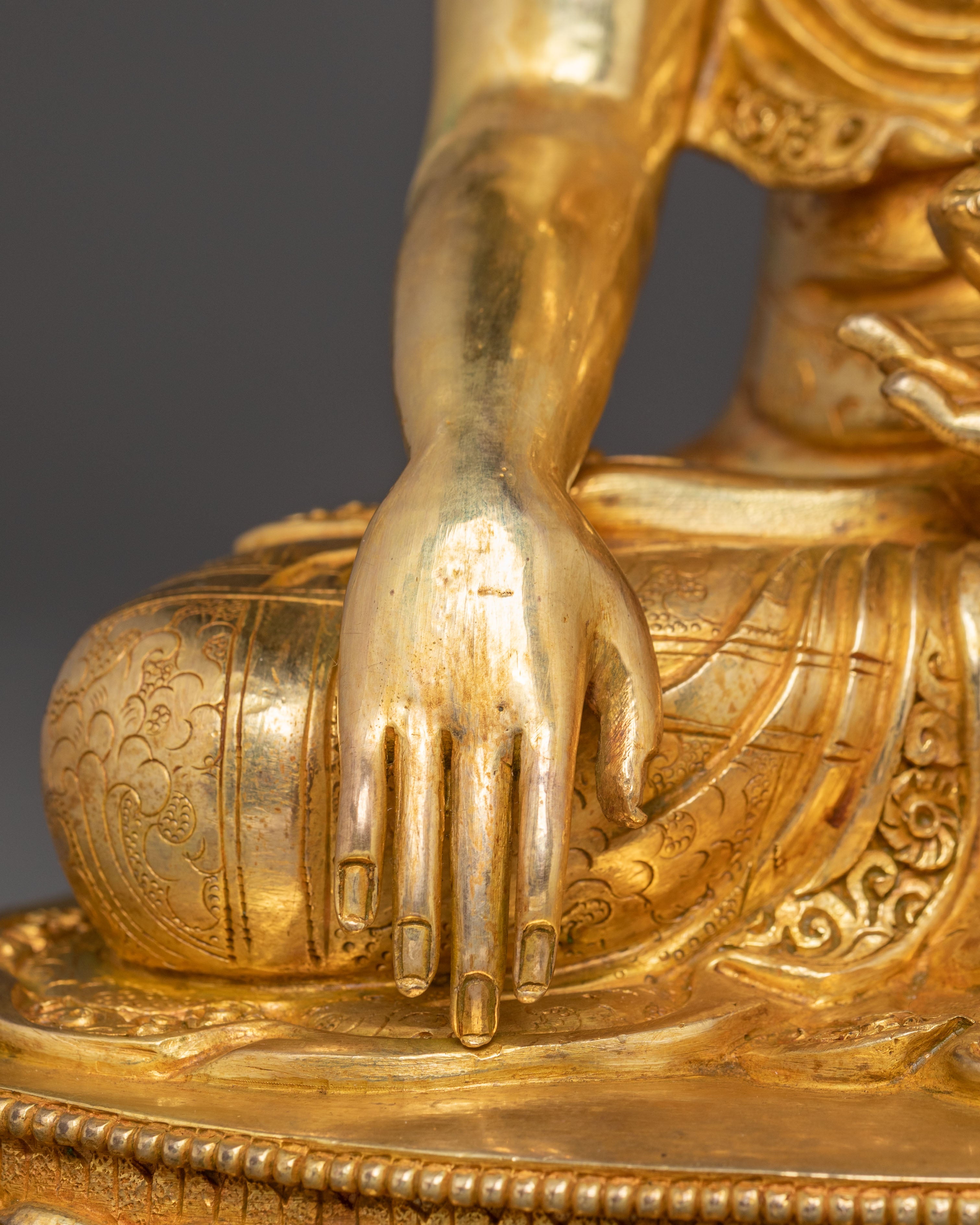 Golden Buddha Shakyamuni Handcrafted Statue | Embodiment of Enlightenment