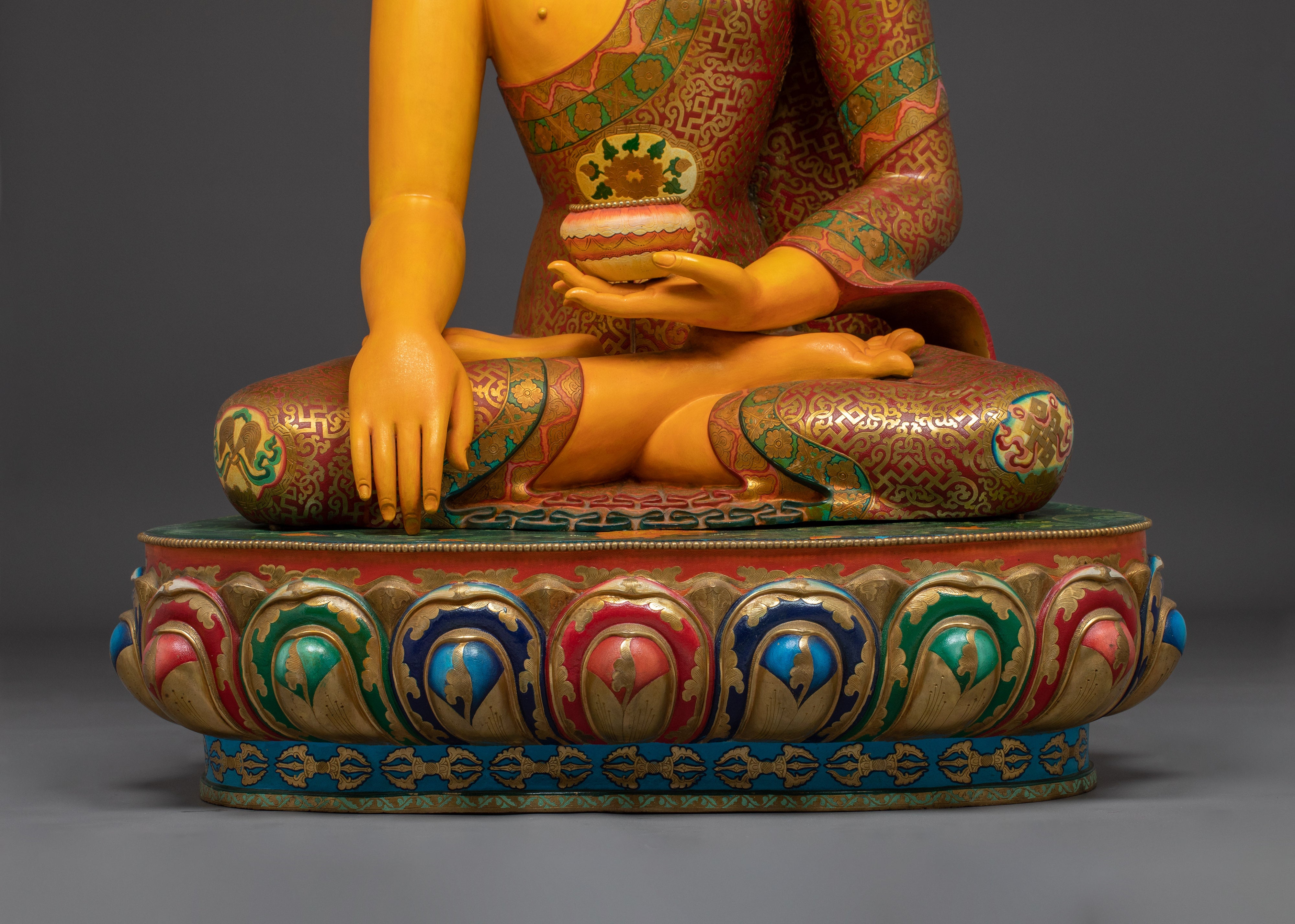 Divine Shakyamuni Buddha: Traditional Statue