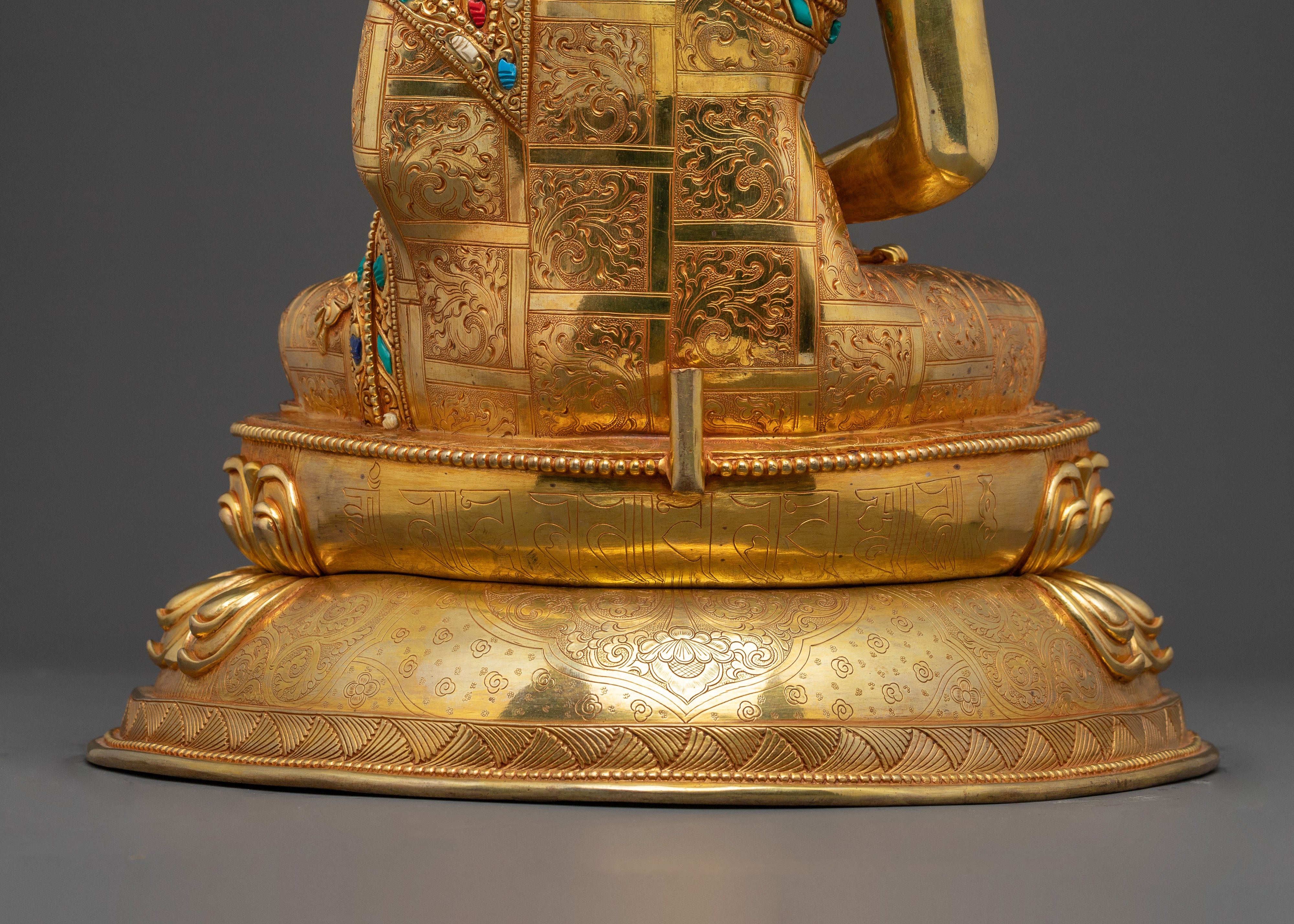 Amitabha Buddha Divine Peace Statue – Hand-Gilded Art