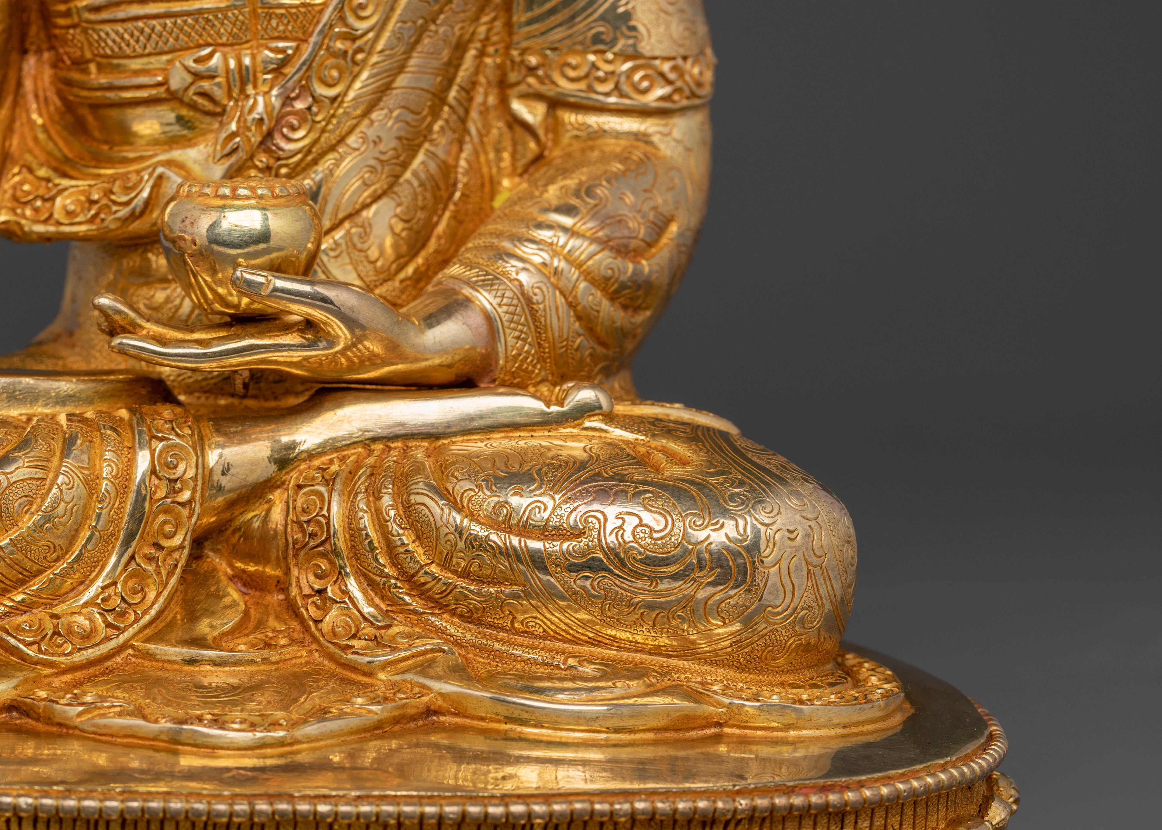 Himalayan Buddha Shakyamuni Golden Statue – Serene Radiance