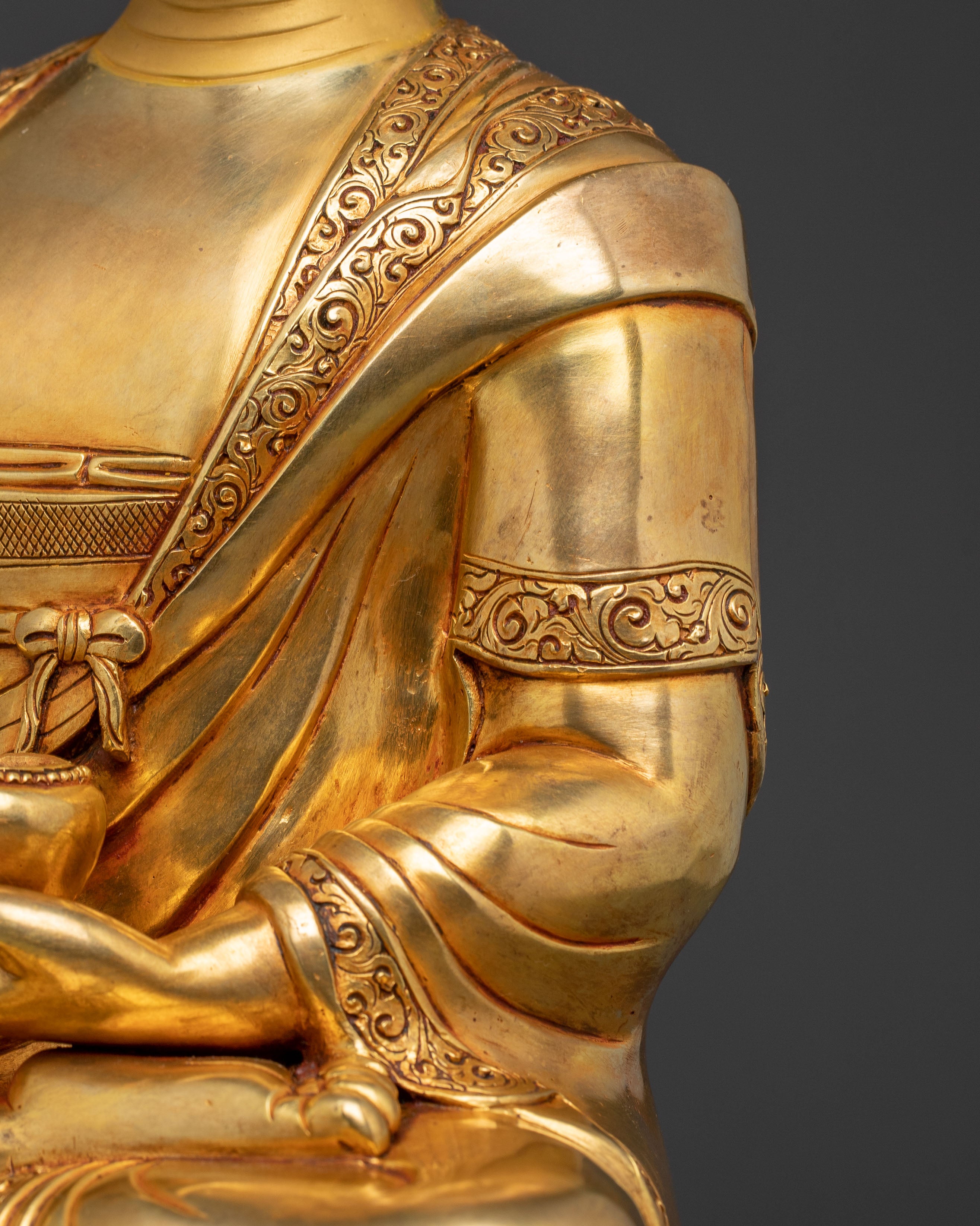 Shakyamuni Buddha Statue: Attain Peace and Freedom