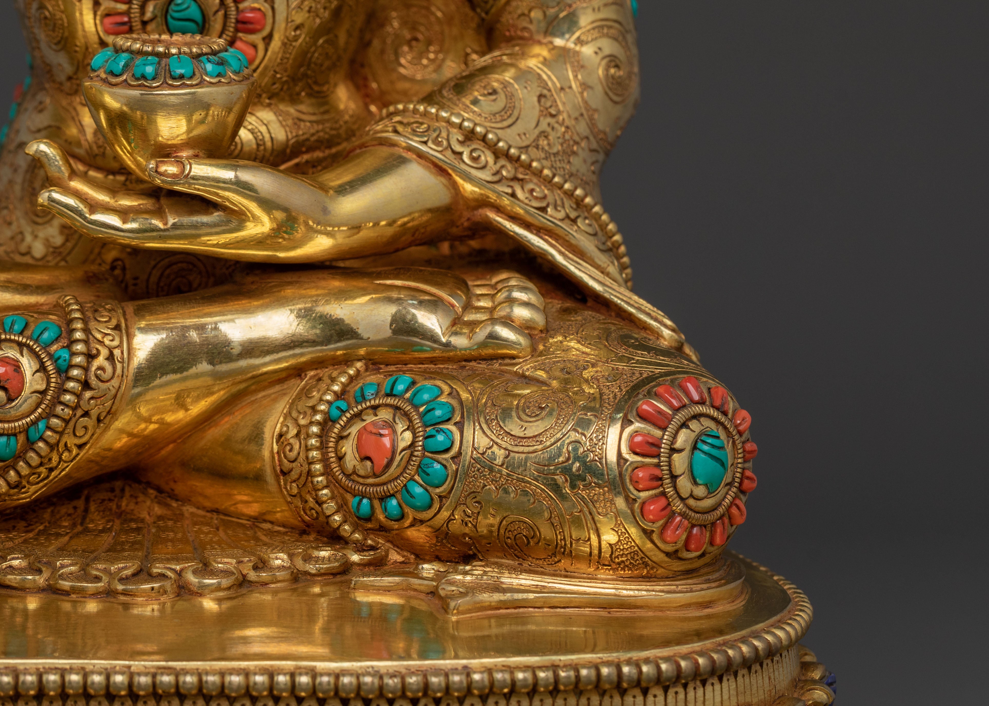 Shakyamuni Buddha Statue | 24K Gold Gilded Art