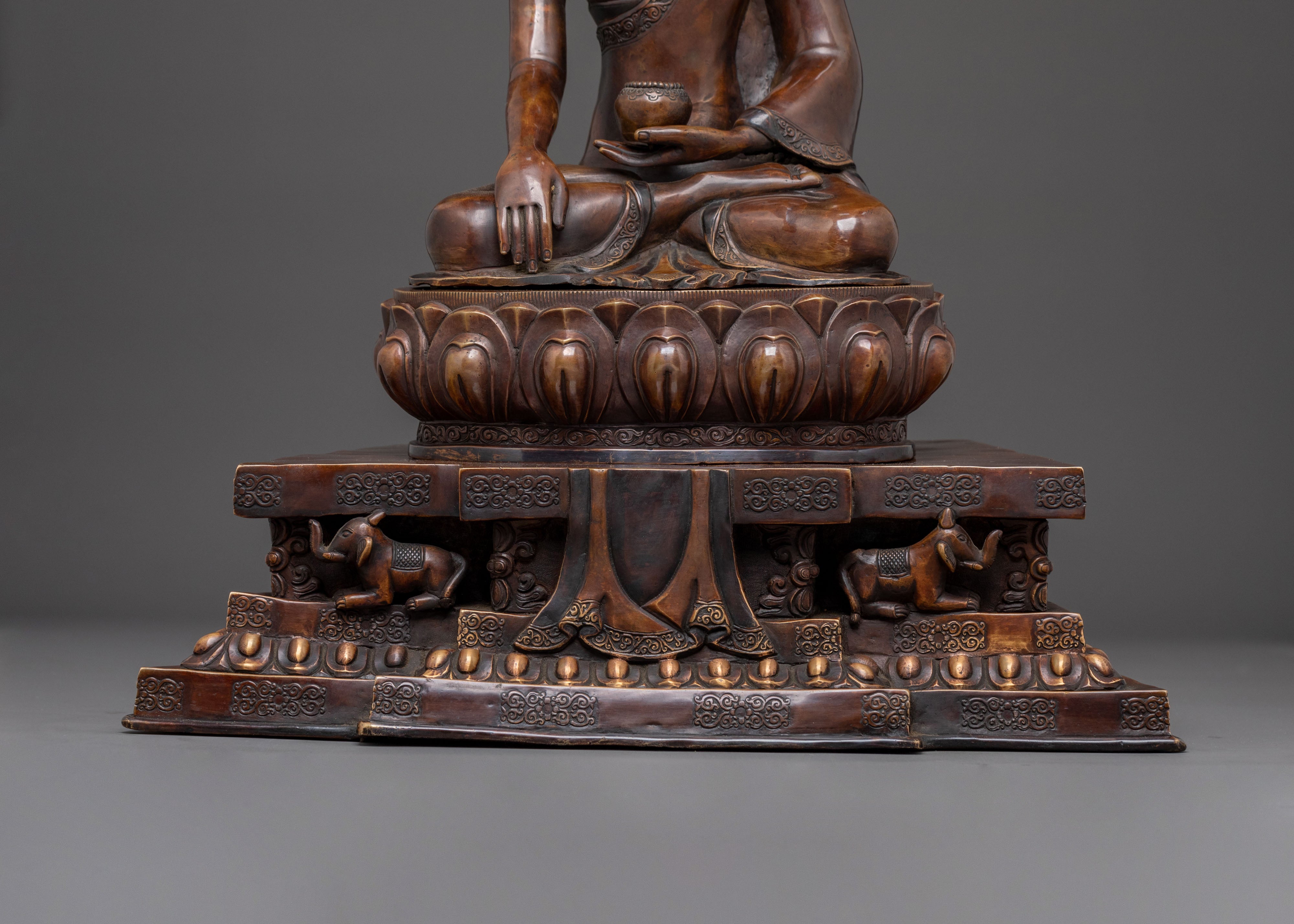 Crown Shakyamuni Buddha Statue on Throne for Rituals