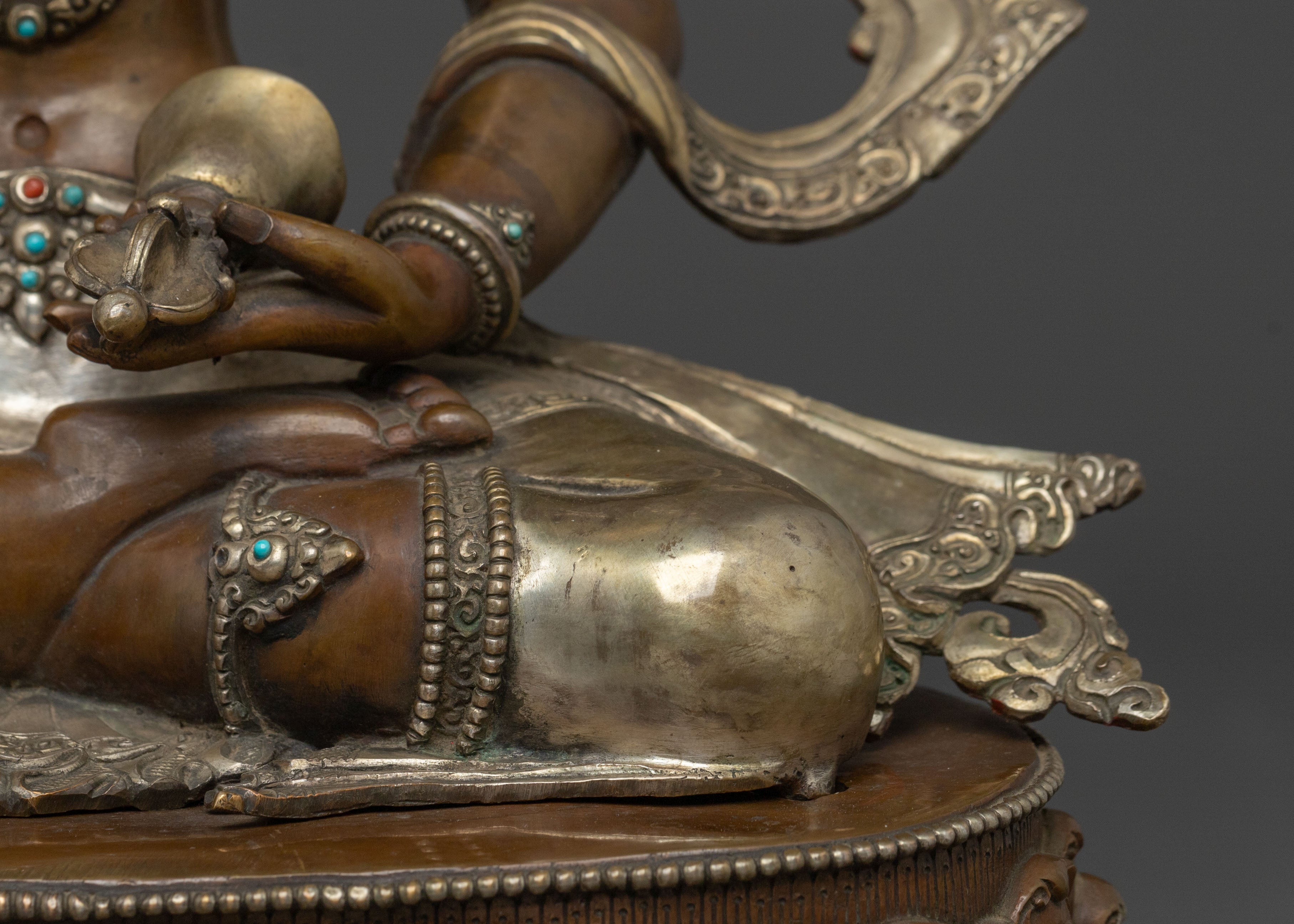 Vajrasattva Statue: Exquisite Nepalese Craftsmanship