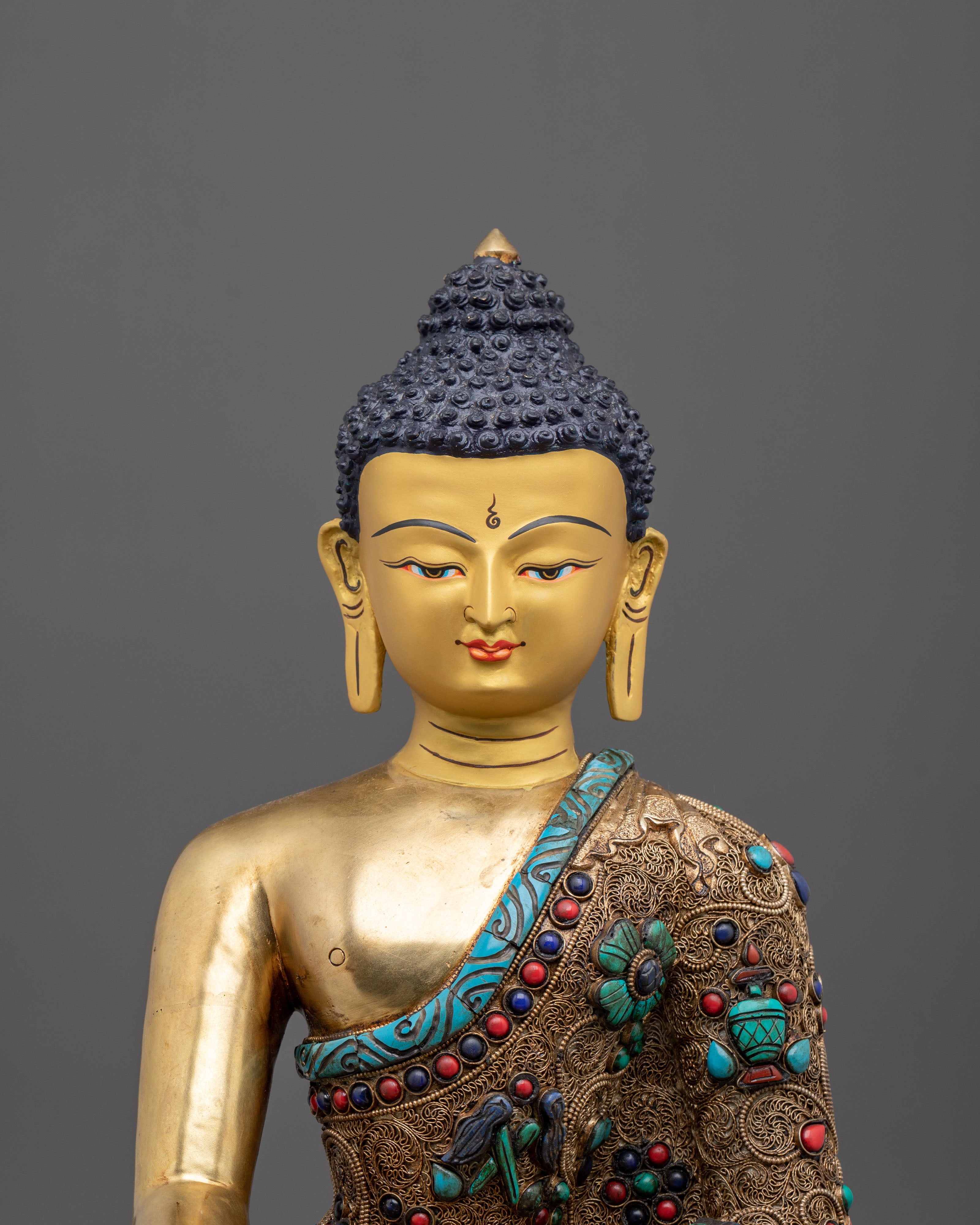 A Serene Shakyasimha Shakyamuni Statue: Symbol of Peace