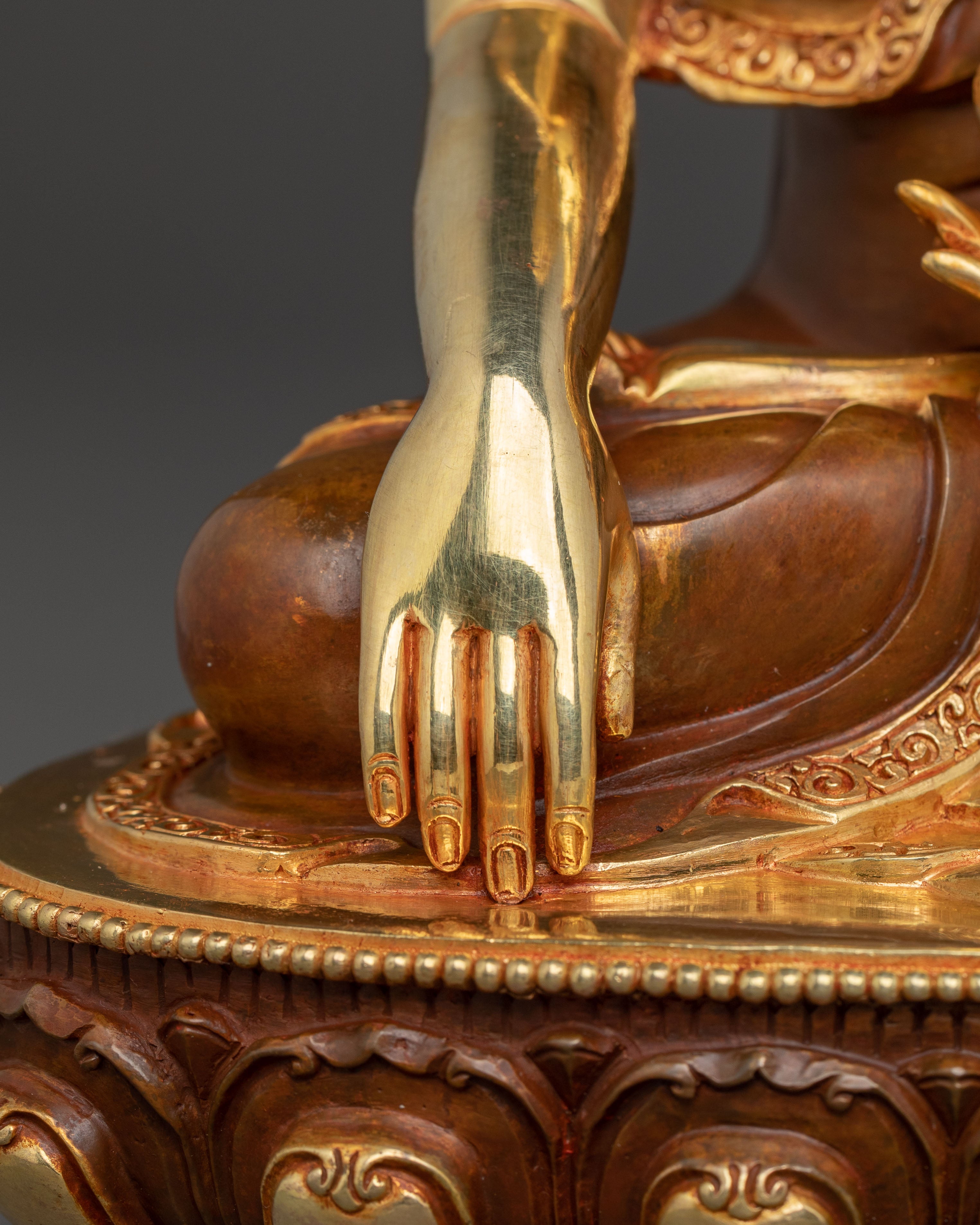 Shakyamuni Buddha Sacred Statue: Embodiment of Enlightenment