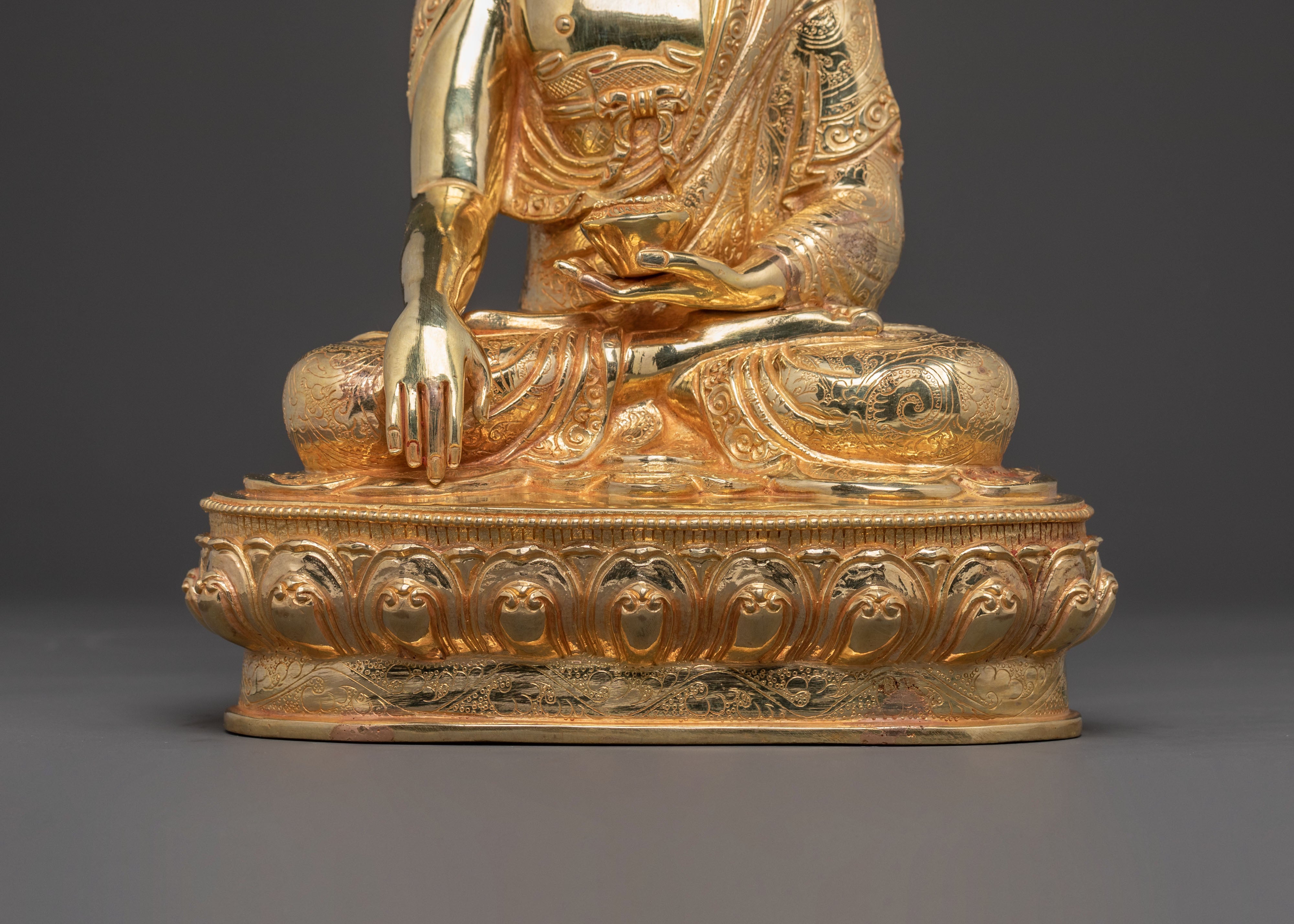 24k Gold Gilded Shakyamuni Buddha Blessing Statue – Serene Artistry