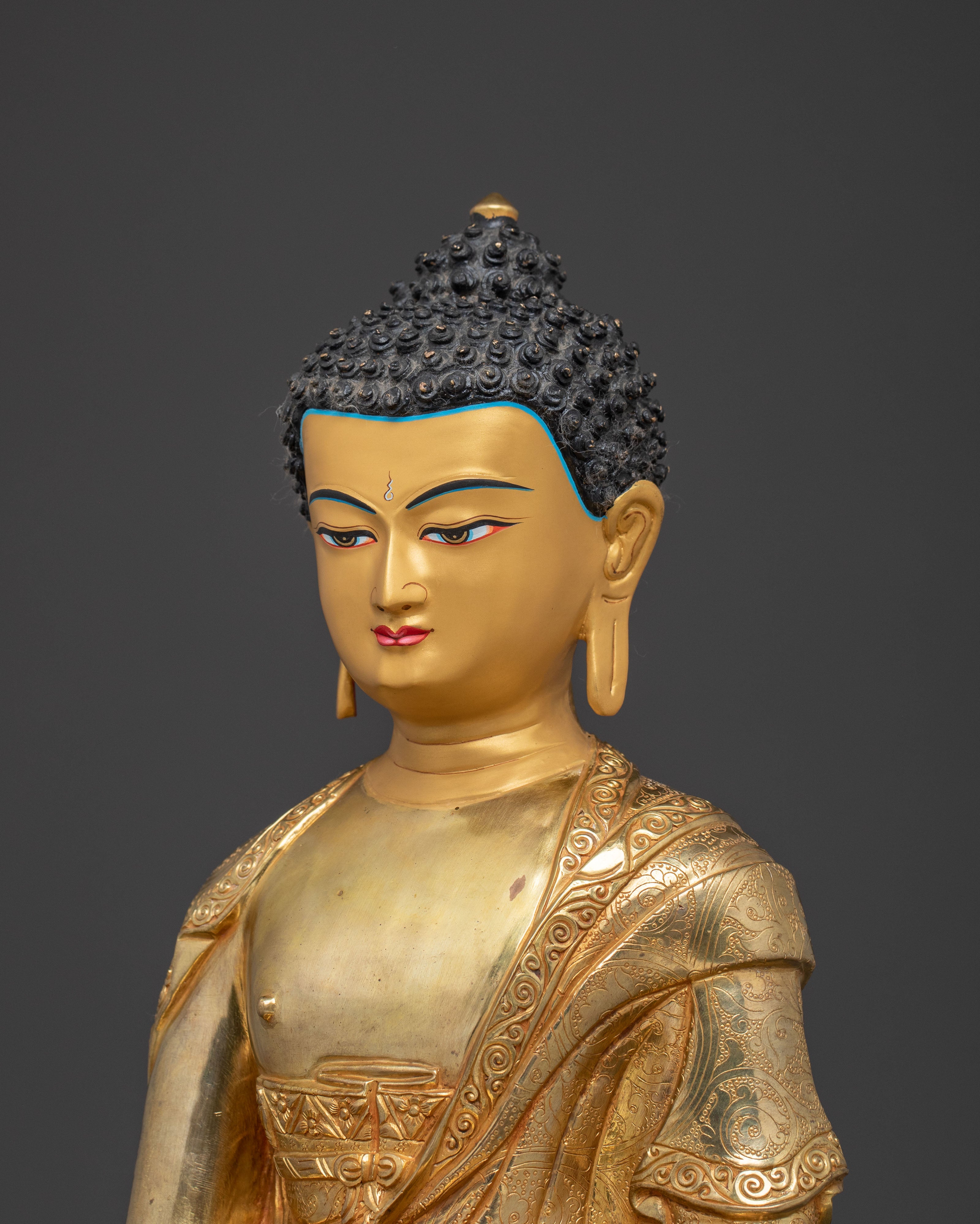 Golden Statue of Shakyamuni Buddha – Handcrafted Serenity