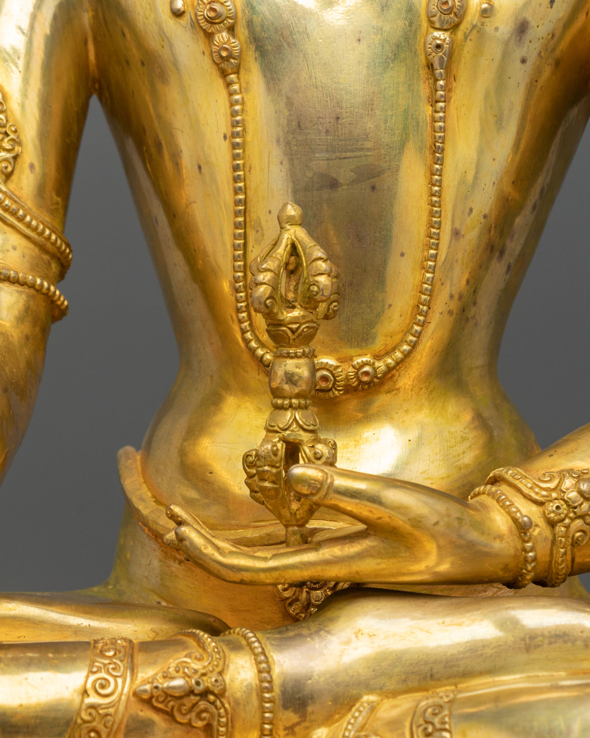 Mitrugpa Golden Figurine | Embodiment of Steadfastness