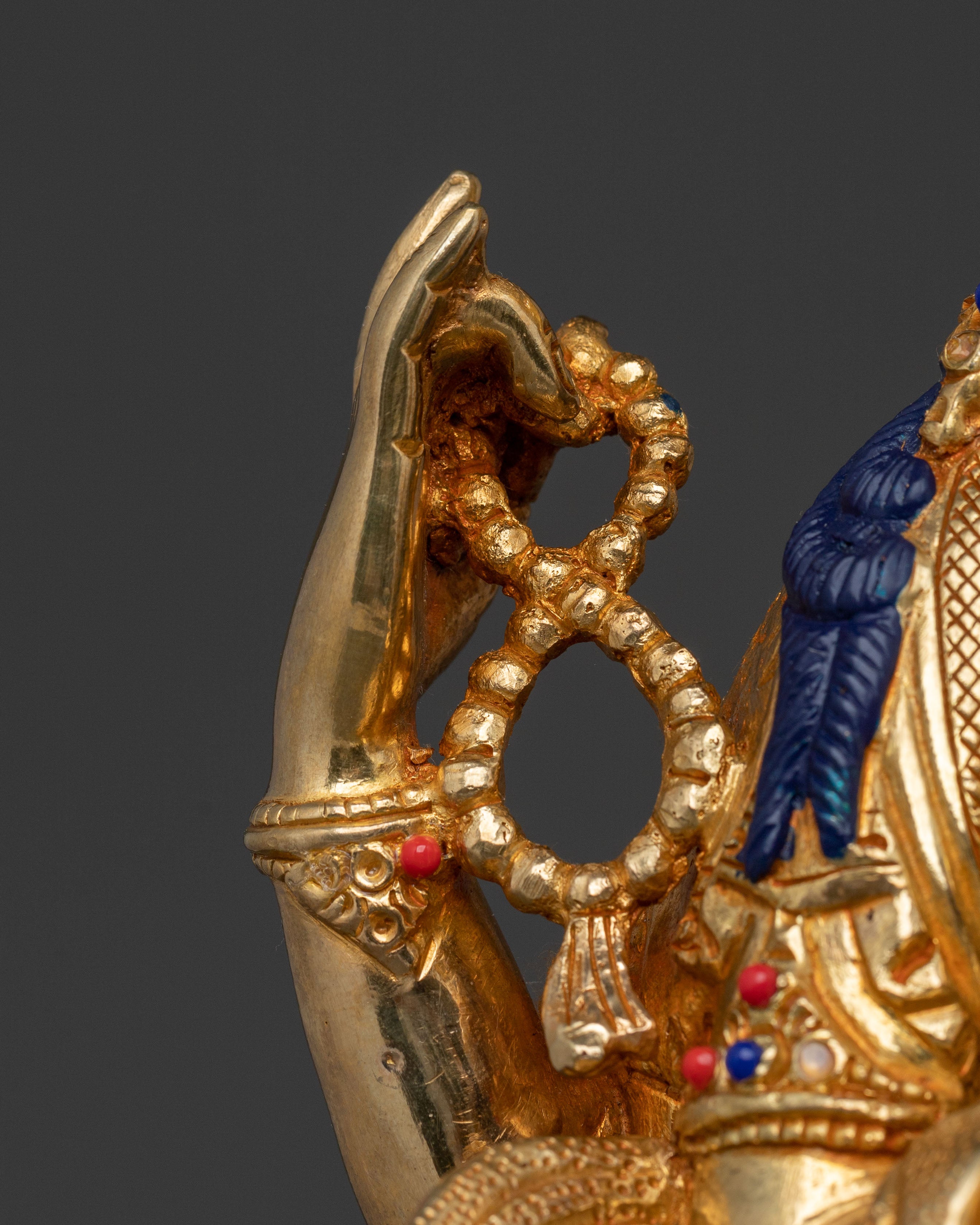 Four-Armed Chenrezig Statue: Handcrafted Figurine