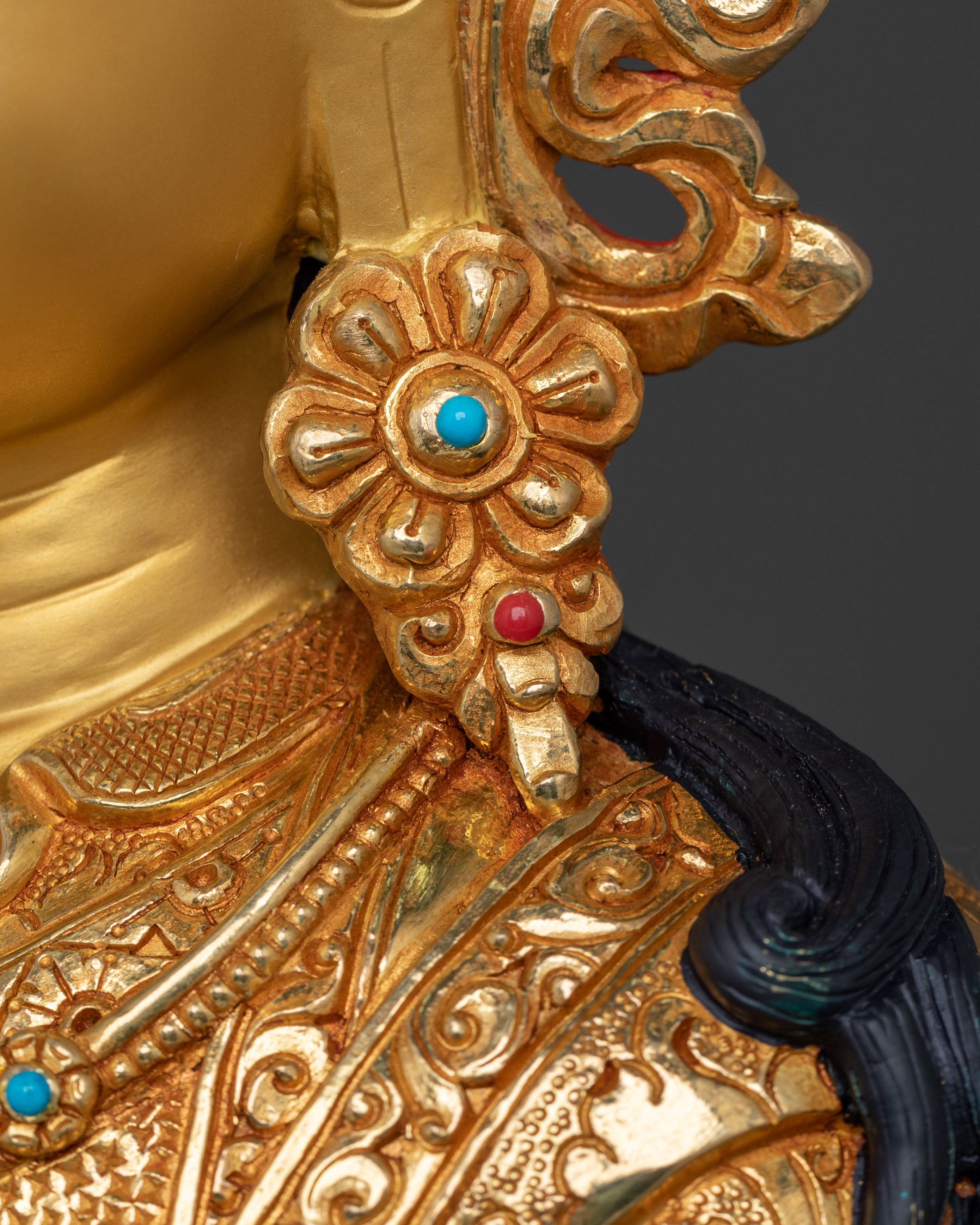 Guru Rinpoche Statue: Tibetan Buddhist Master