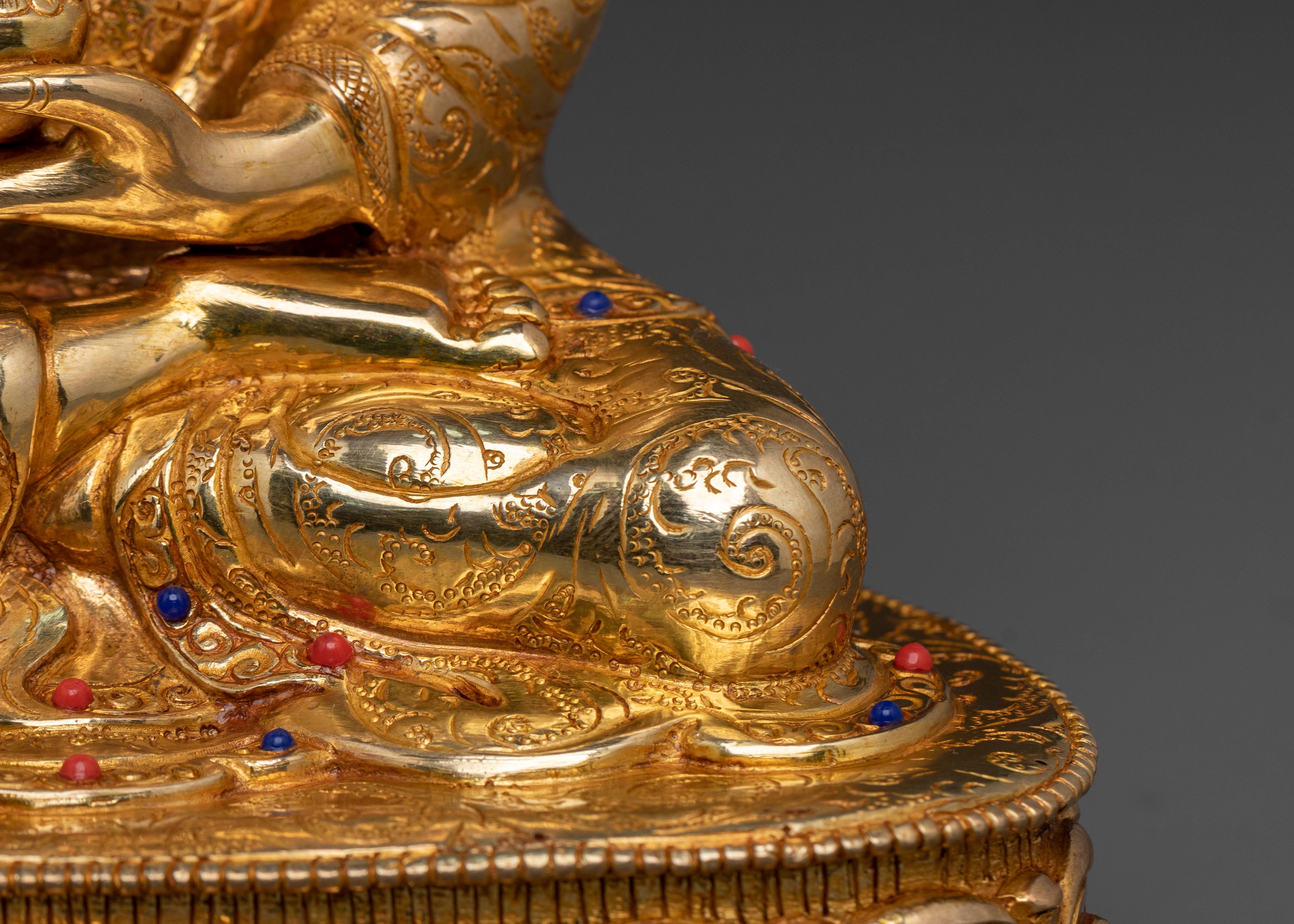 Shakyamuni Buddha Spiritual Statue: Enlightened Serenity