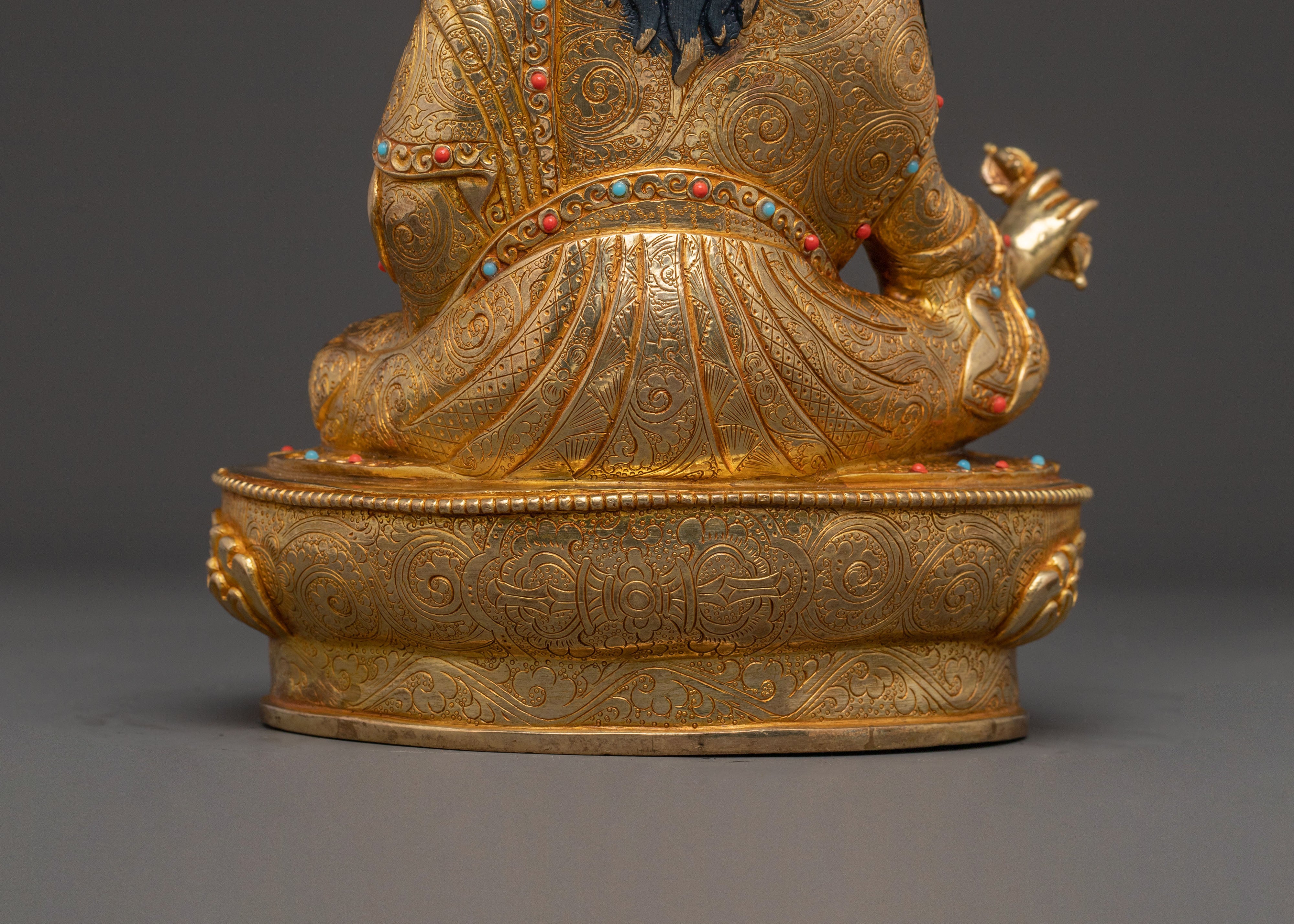 Golden Padmasambhava Decor Statue: Exquisite Gilded Copper