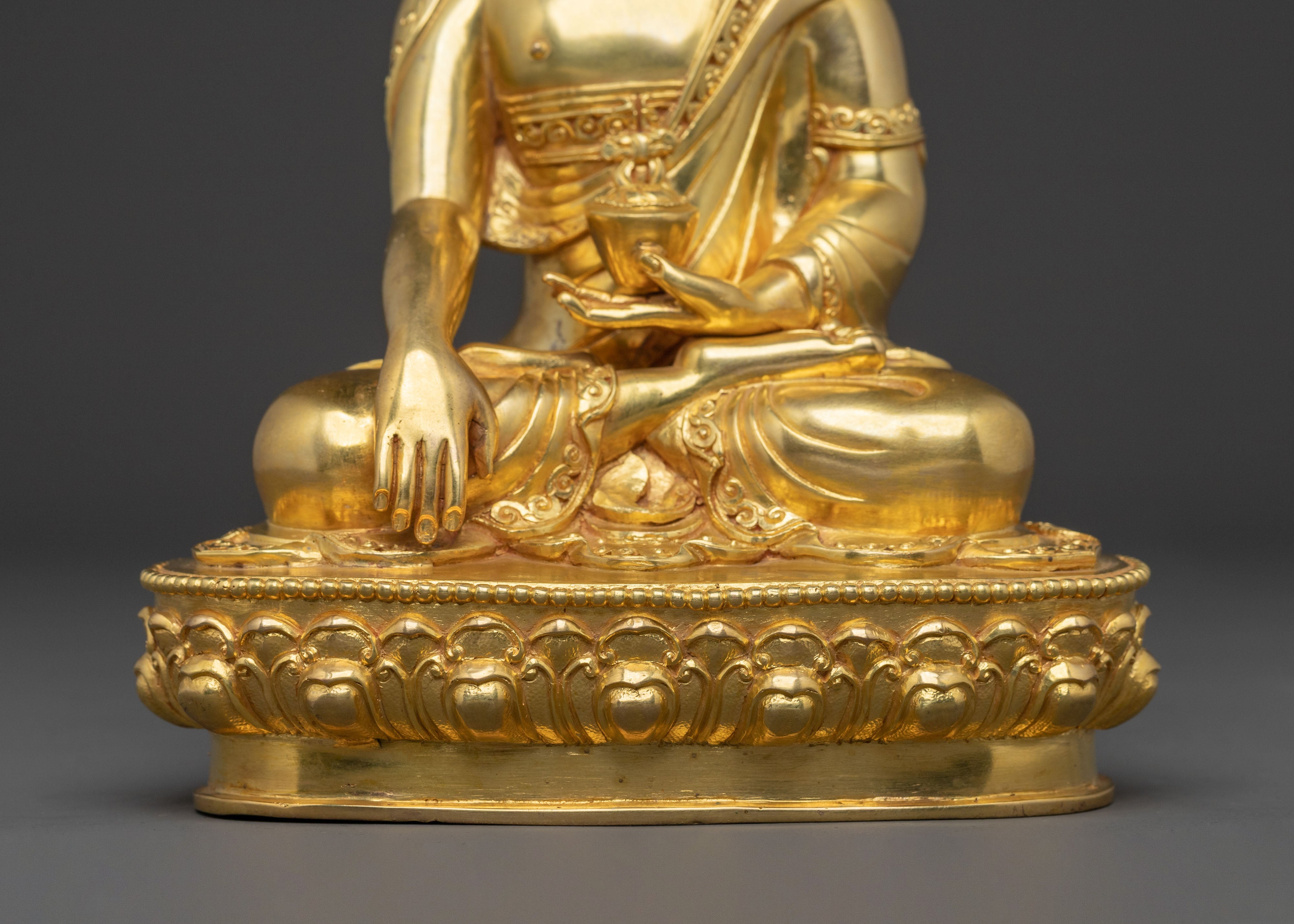 Shakyamuni Buddha Sacred Peaceful Statue