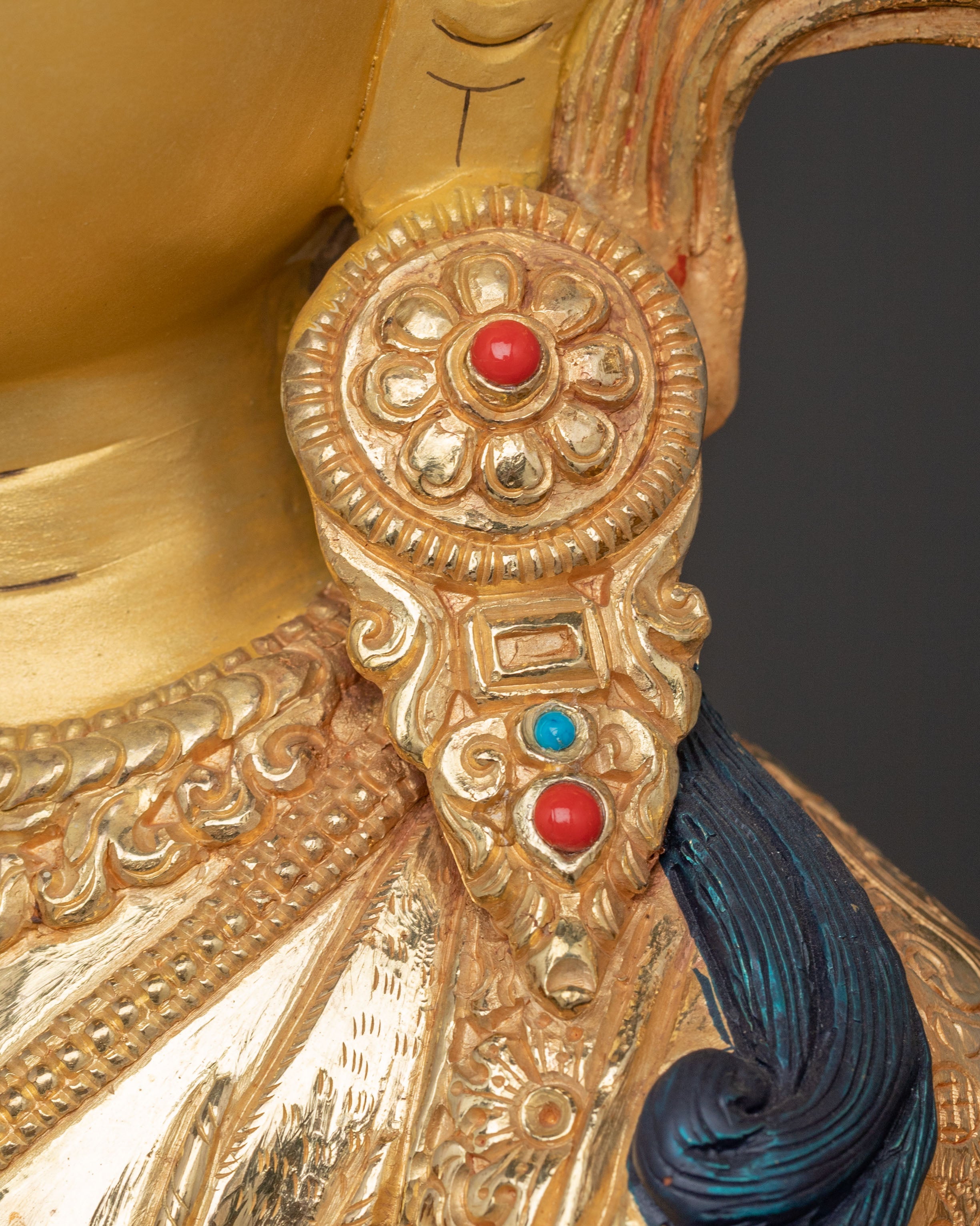 Chenrezig Mercy Bodhisattva Statue – Gilded Copper & Gemstone Art
