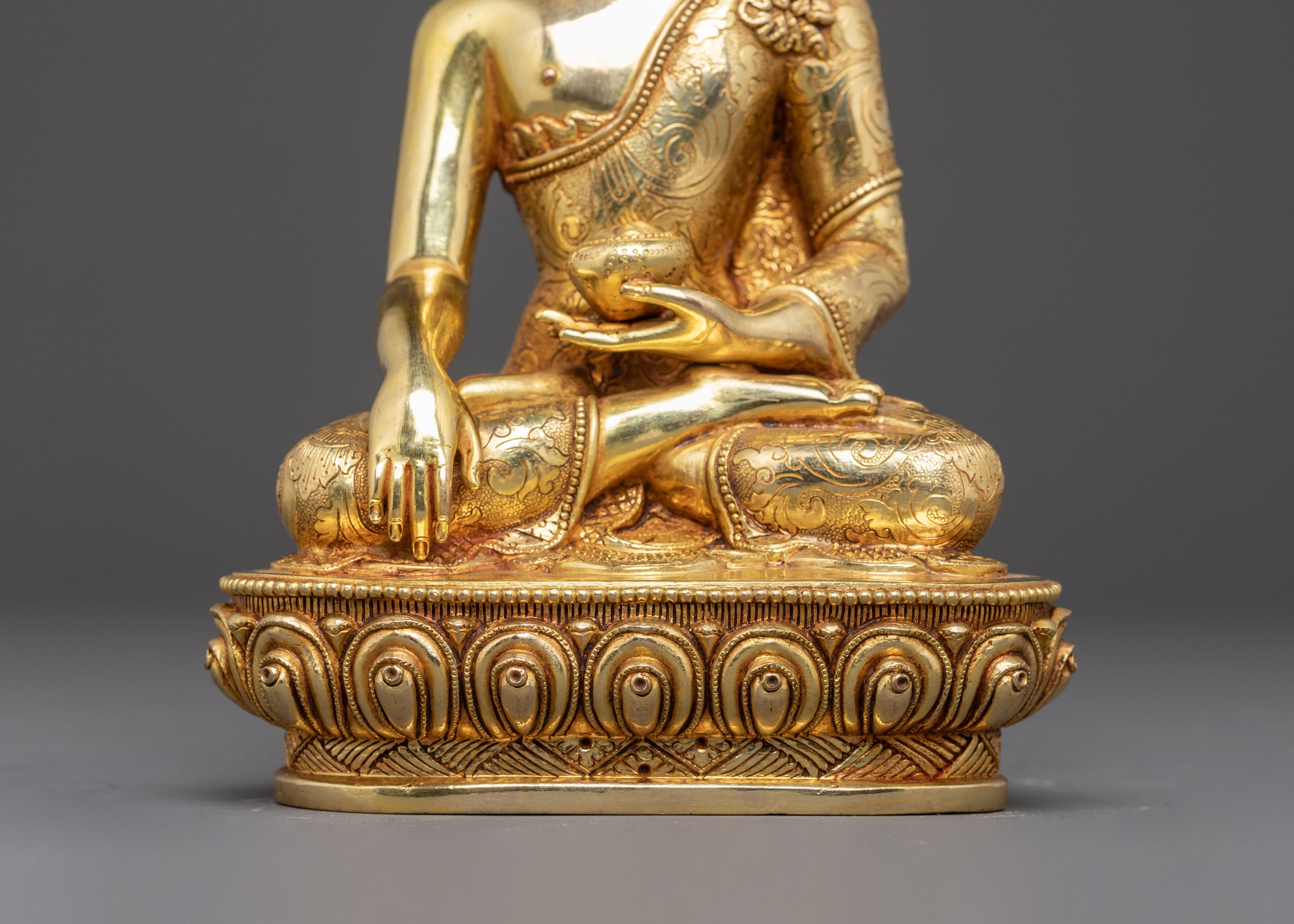 Shakyamuni Enlightened Buddha Statue: Handcrafted Serenity