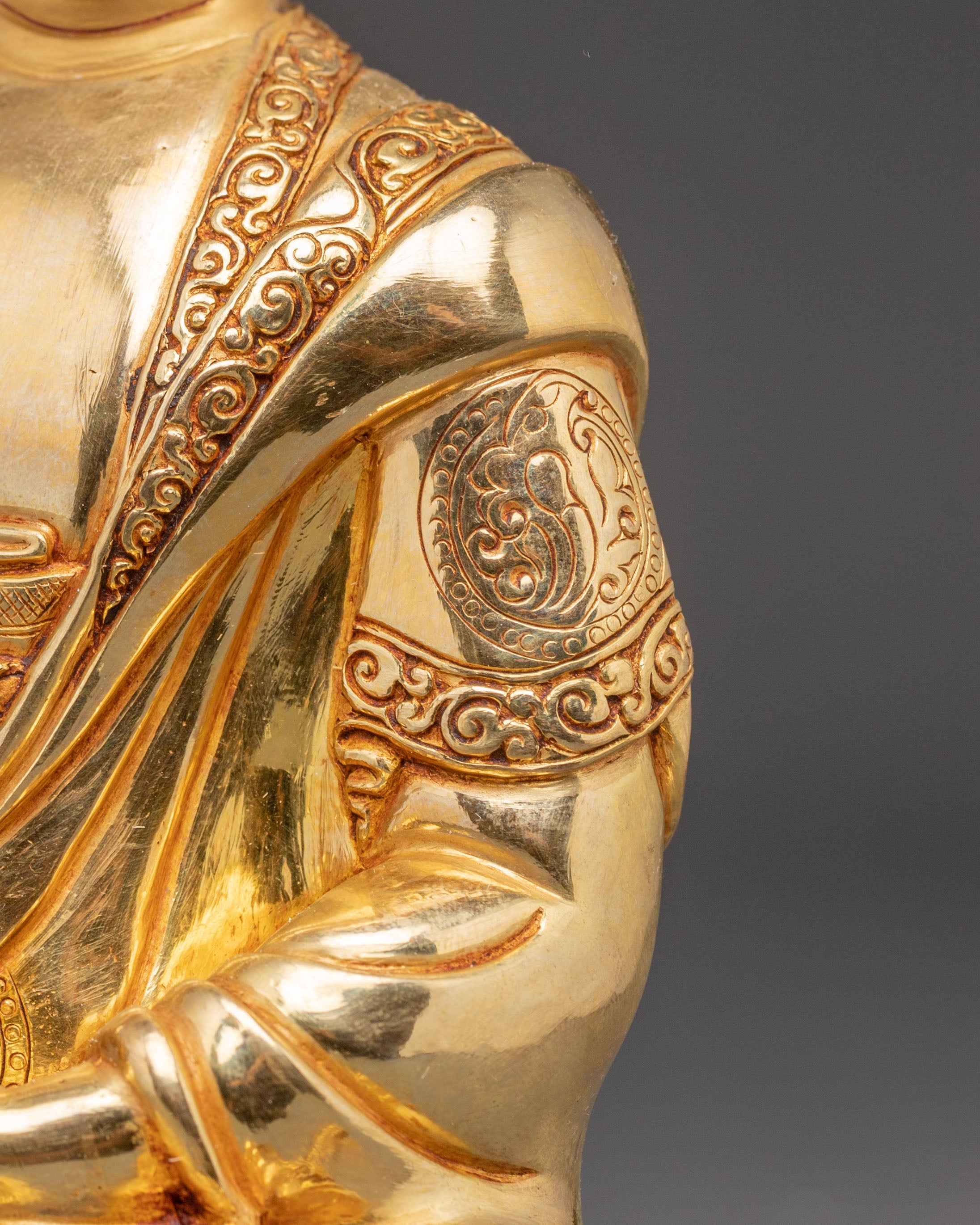 Shakyamuni Buddha Golden Statue: Founder of Buddhism