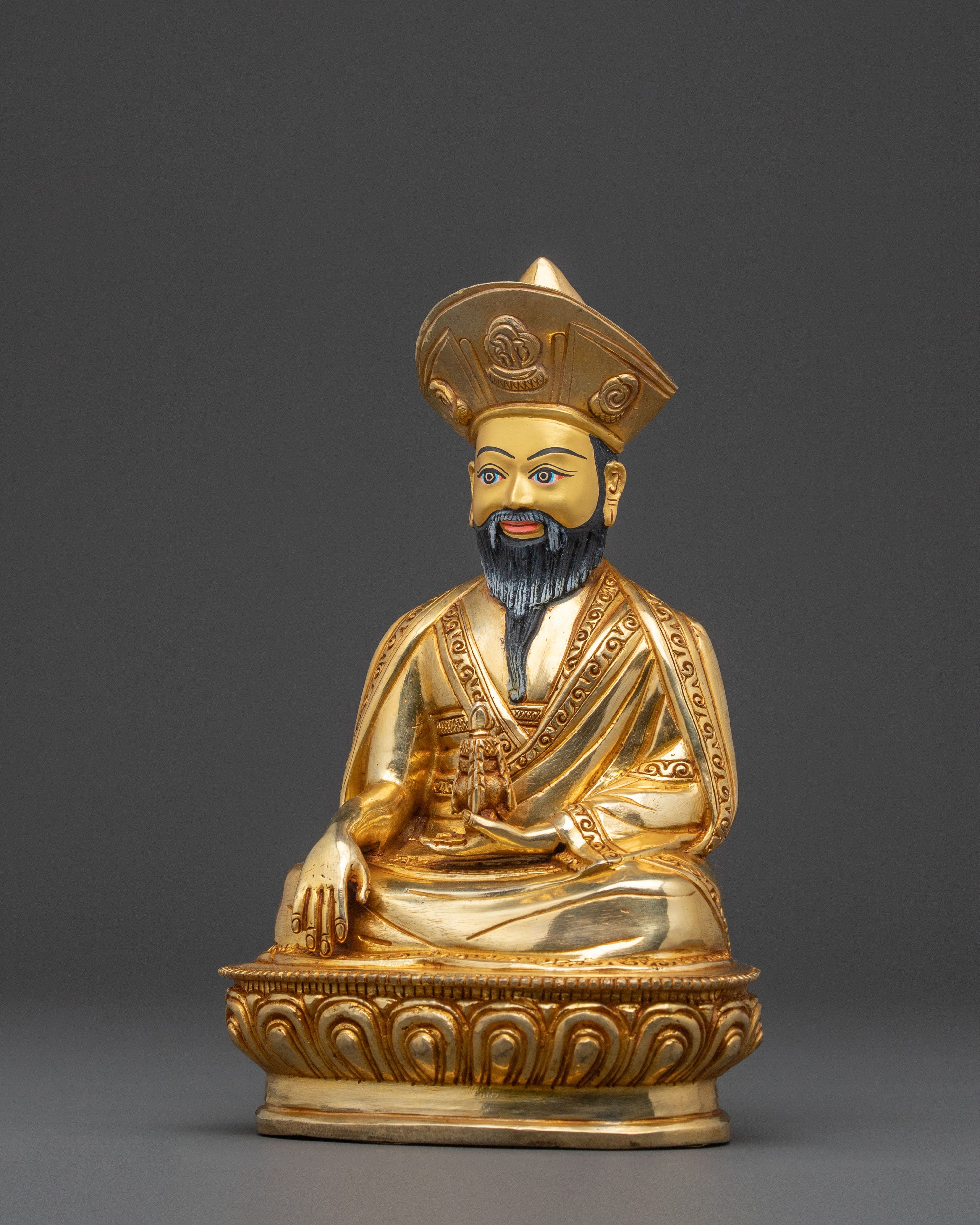 Divine Guru Shapdum Statue – Hand-Gilded Copper Artistry
