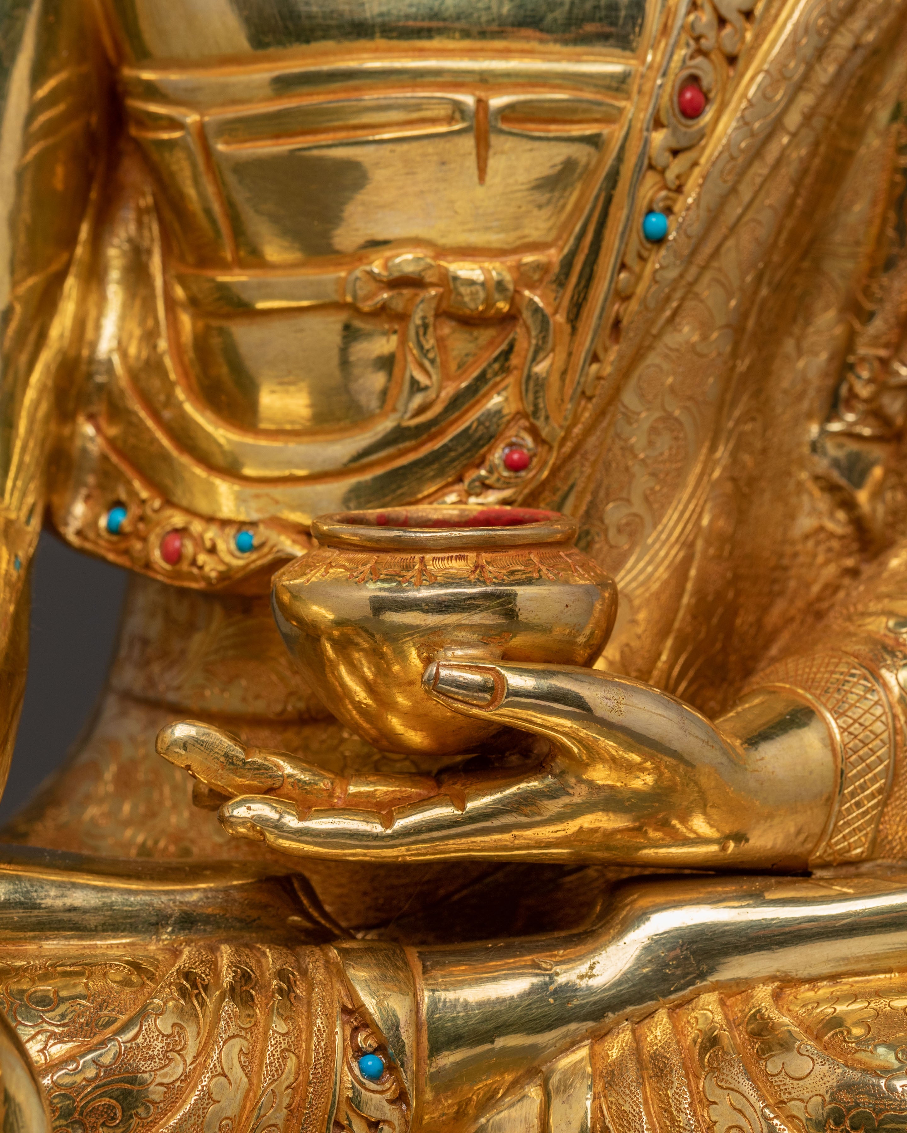 Serene Shakyamuni Buddha Statue for Altar Decor