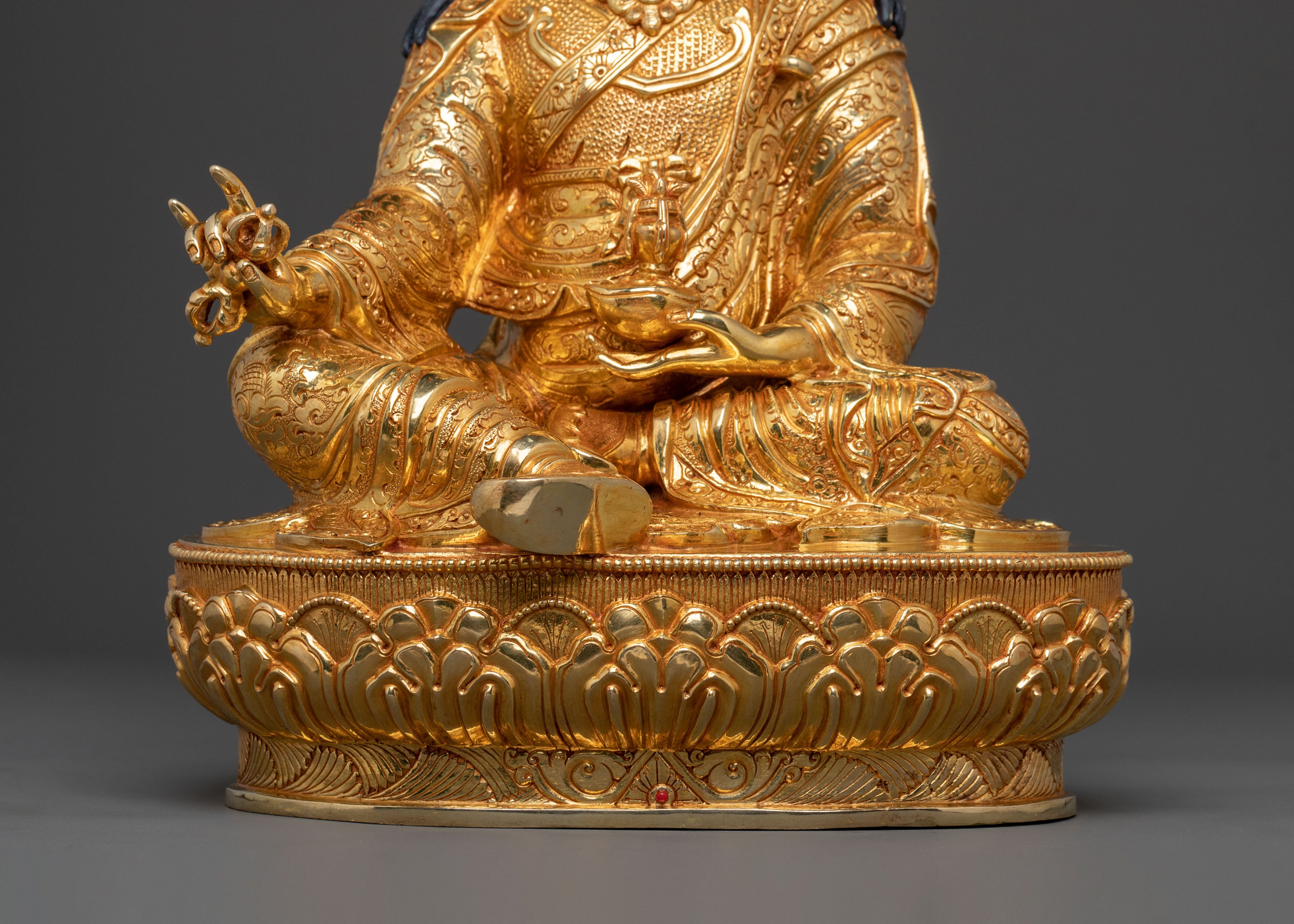 Guru Rinpoche Statue: Tibetan Buddhist Master