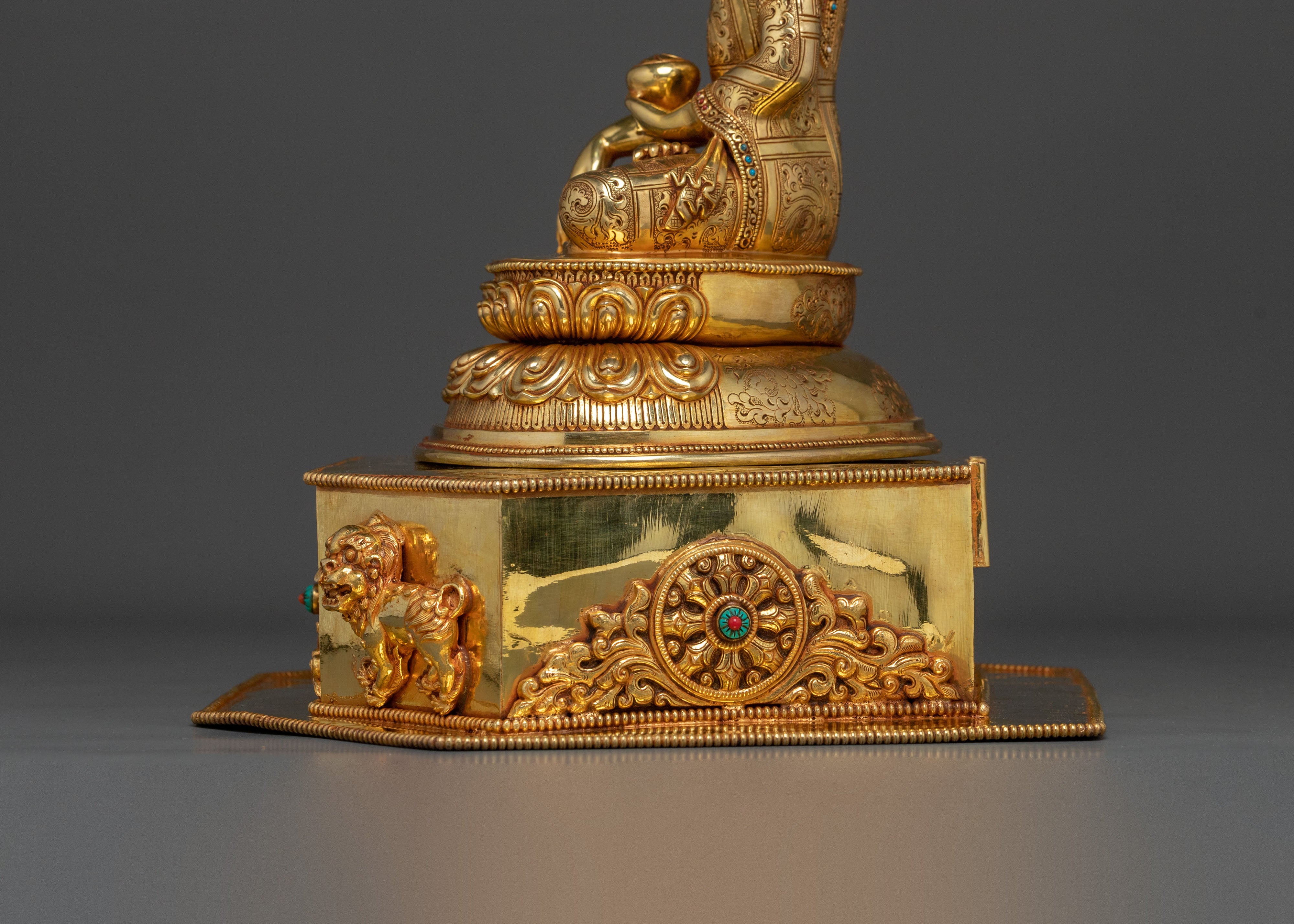 Shakyamuni Buddha Divine Sculpture on Throne