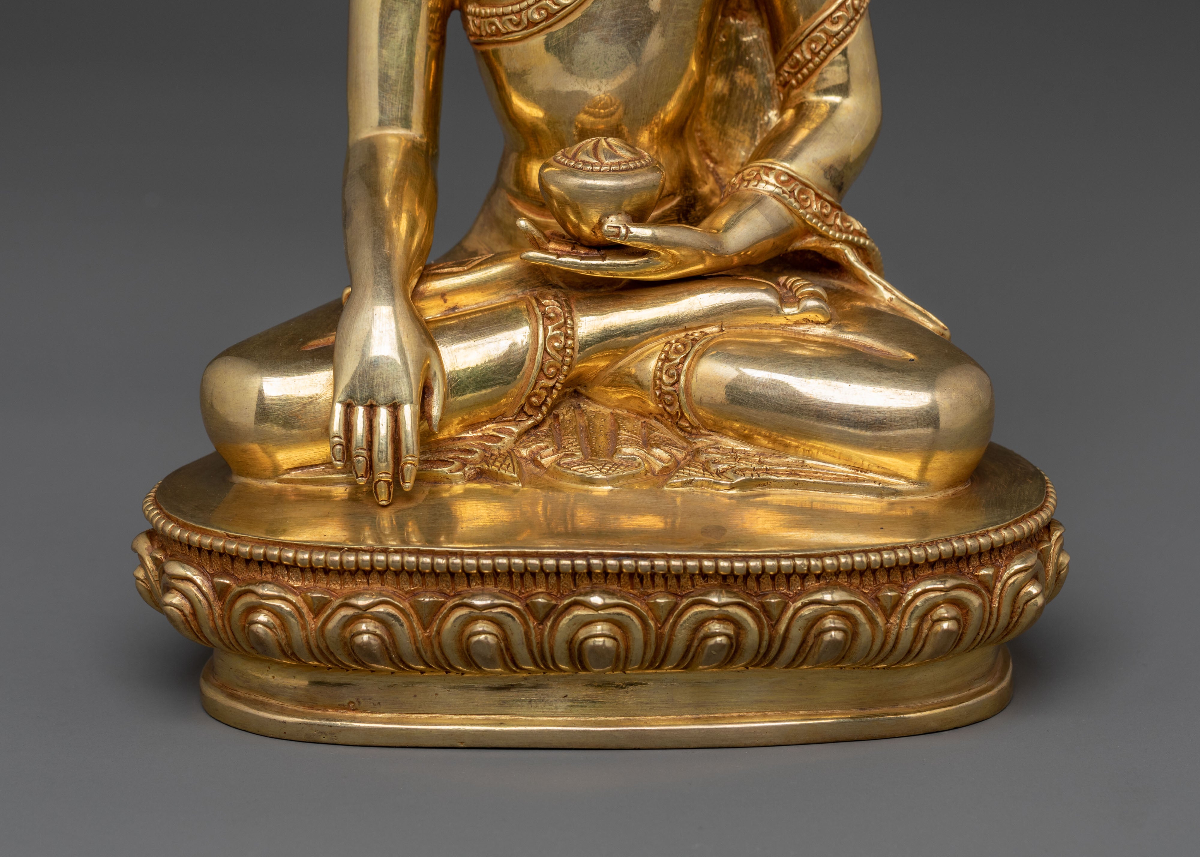 Shakyamuni Buddha Statue Radiates Enlightenment