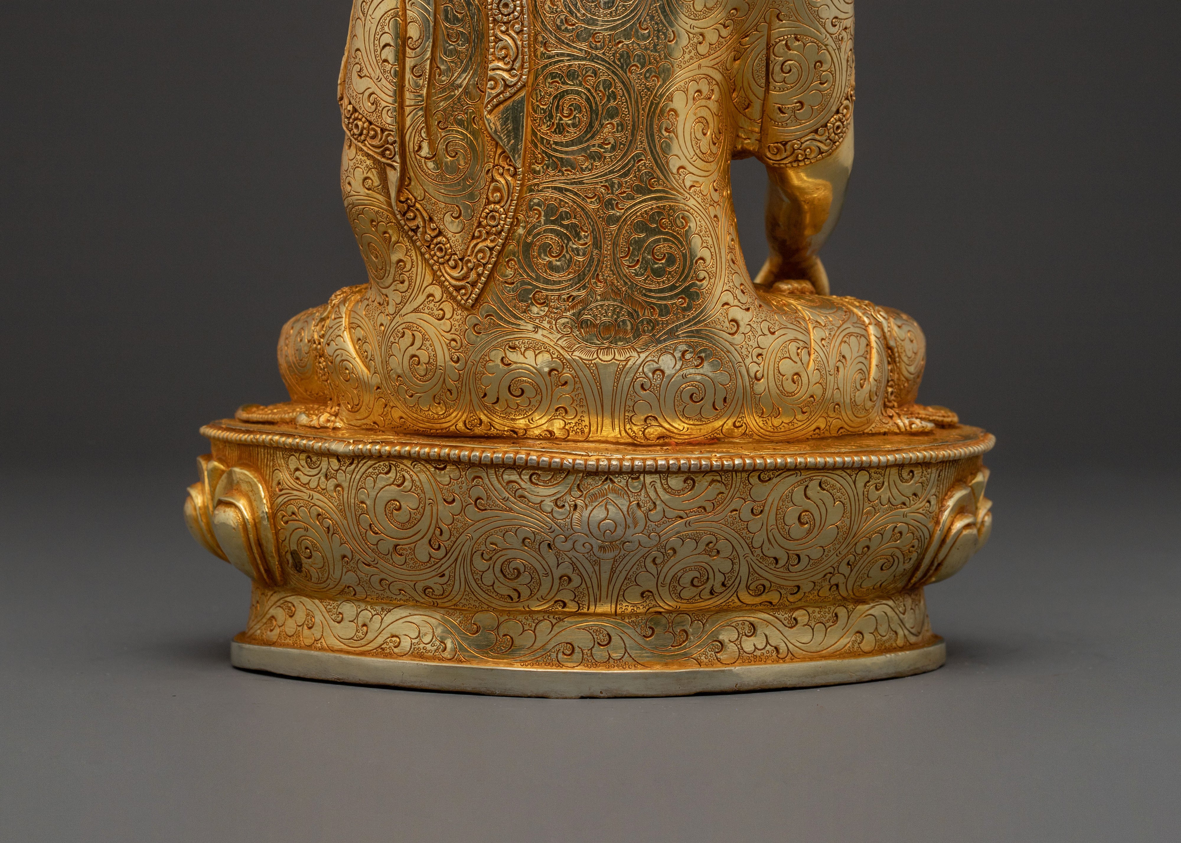 Shakyamuni Buddha Statue: Gilded Meditation Decor