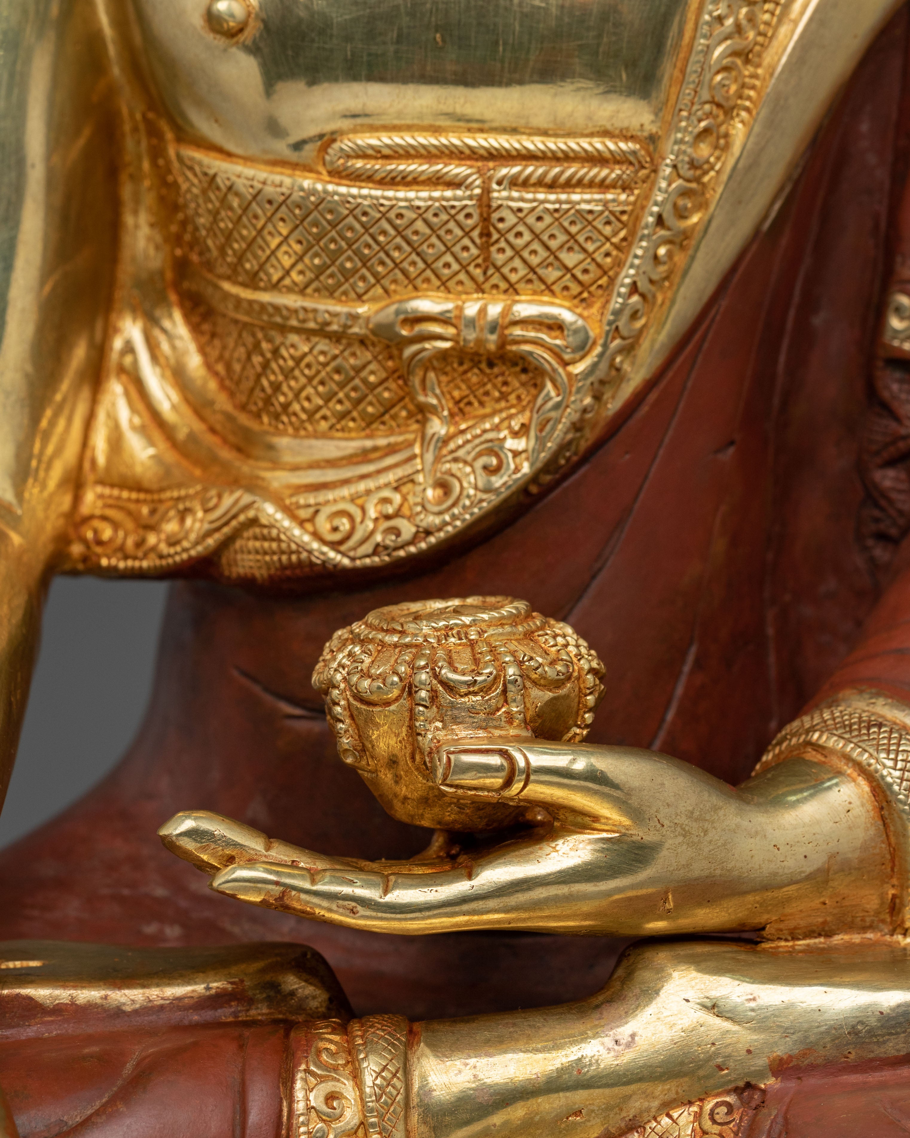 Serene Shakyamuni Buddha Sculpture for Meditation