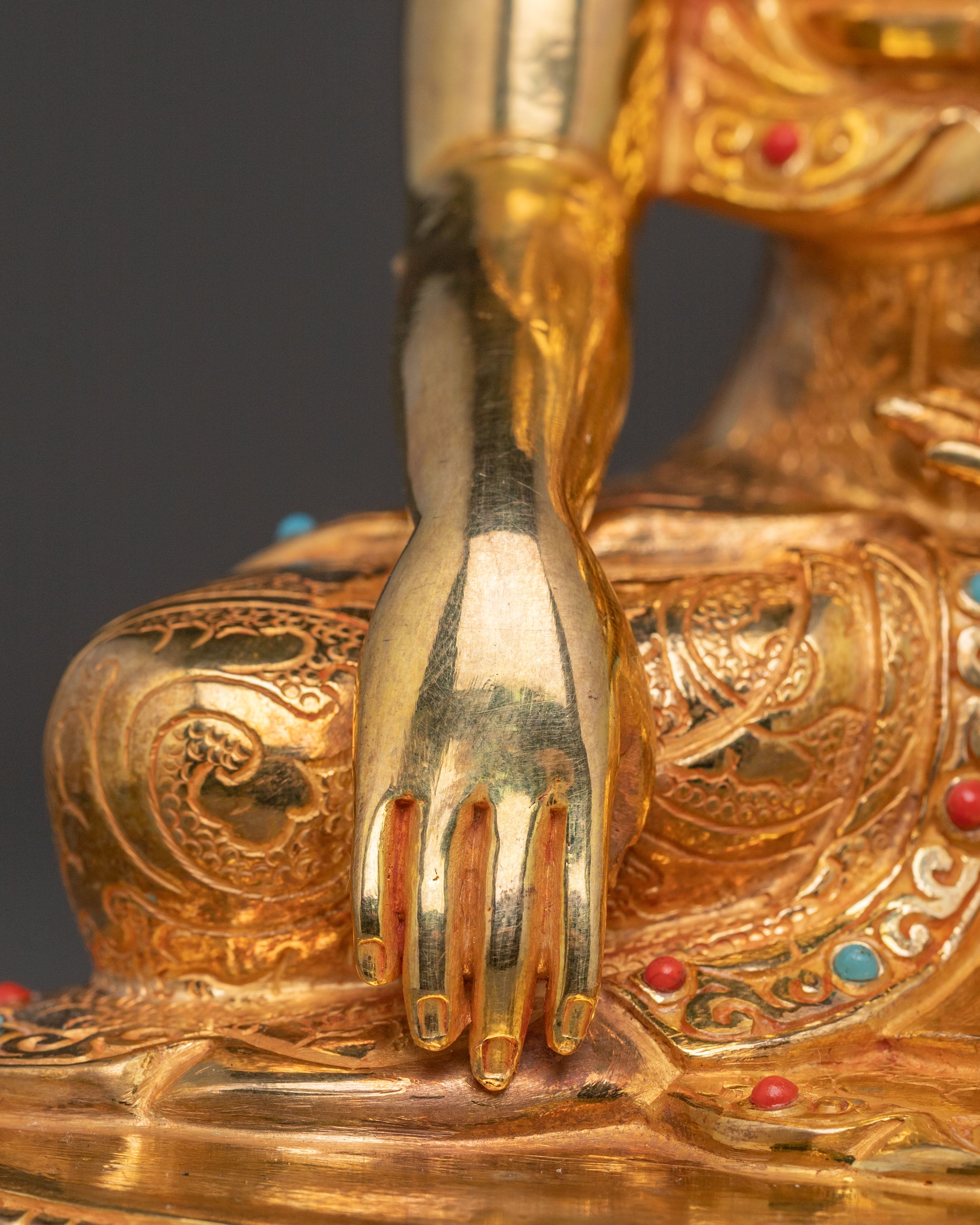 Himalayan Enlightened Shakyamuni Statue - Serene Gilded Copper