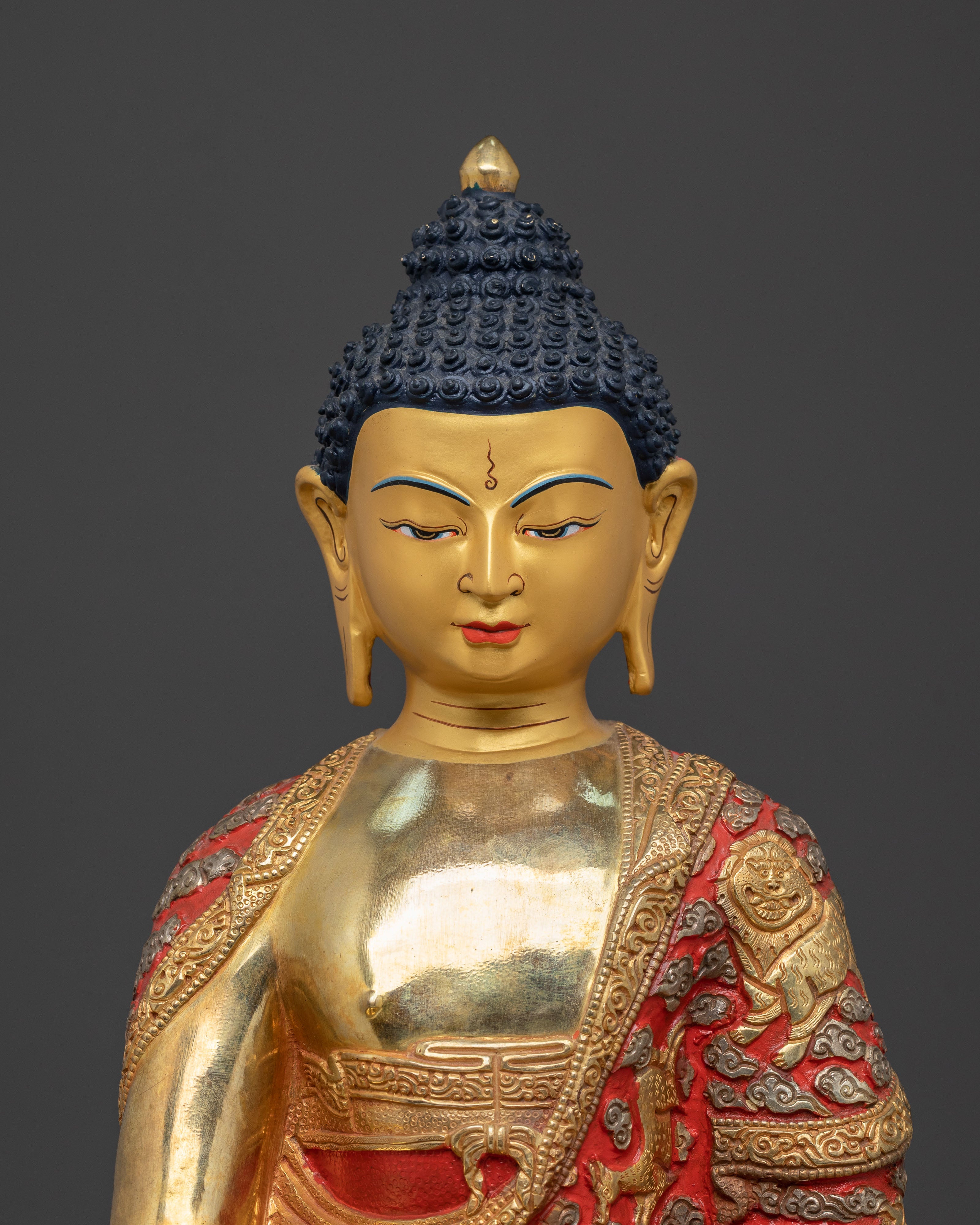 Shakyamuni Buddha Golden Statue: Enlightened Presence