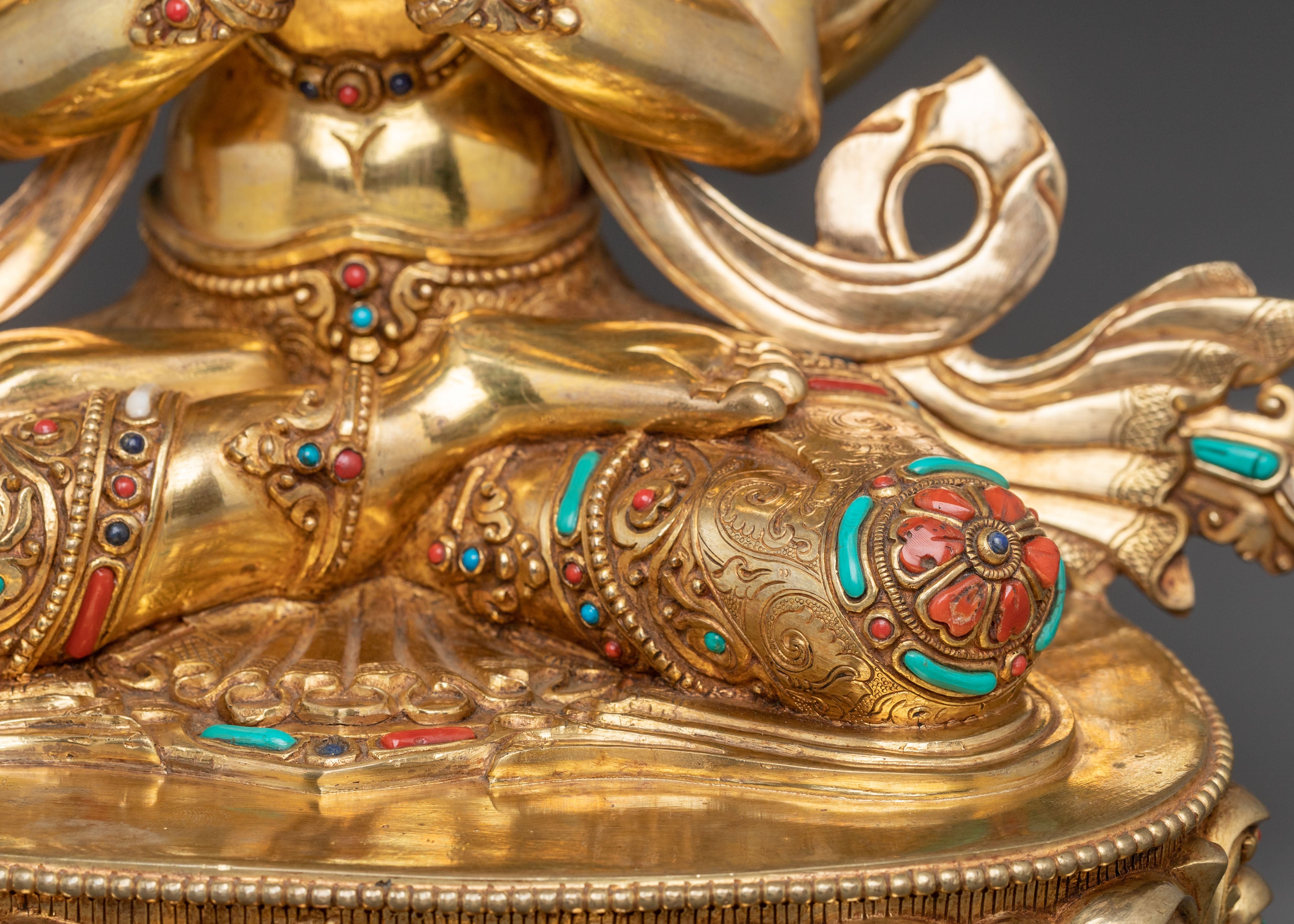 Copper Chenrezig Divine Statue: Gilded Grace