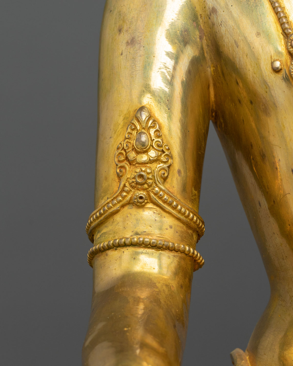 Mitrugpa Golden Figurine | Embodiment of Steadfastness