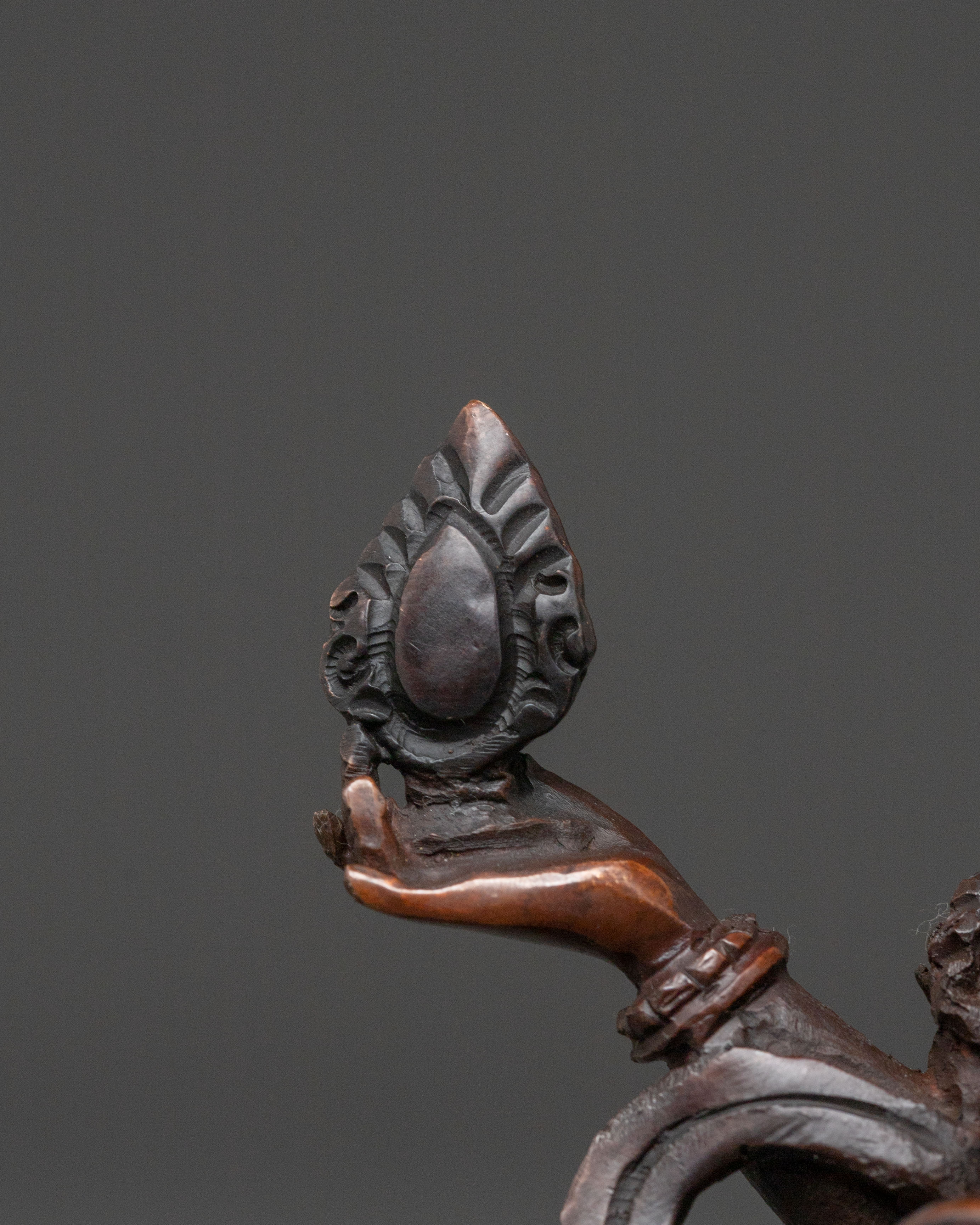 Goddess Laxmi Statue: Embodiment of Fortune