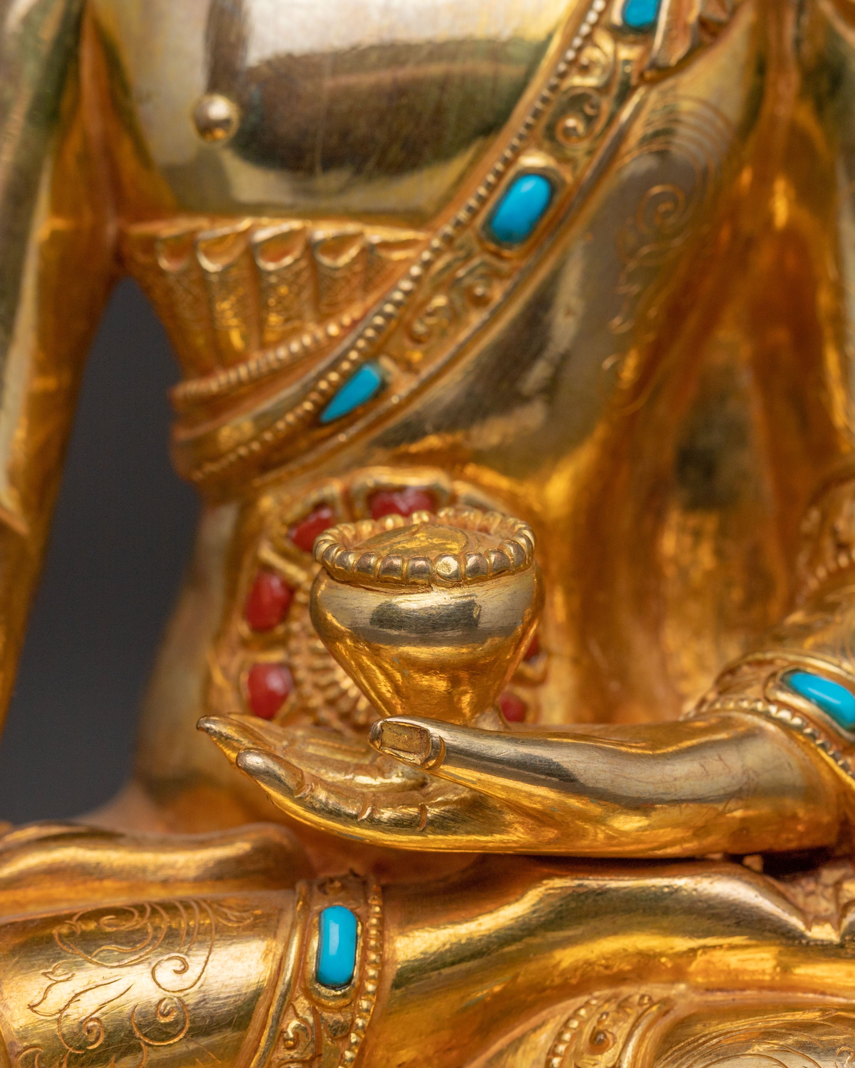Shakyamuni Buddha Traditional Statue for Altar – 24K Gold Gilded