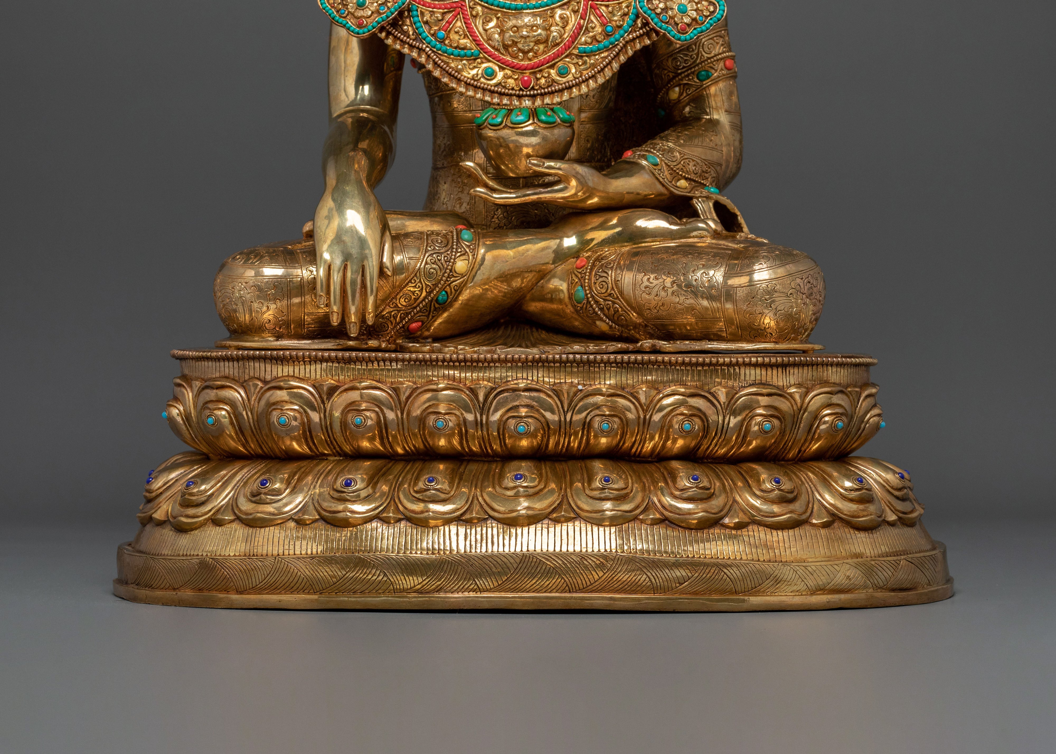 Crowned Buddha of Enlightenment Statue: Sacred Symbol of Wisdom and Awakening