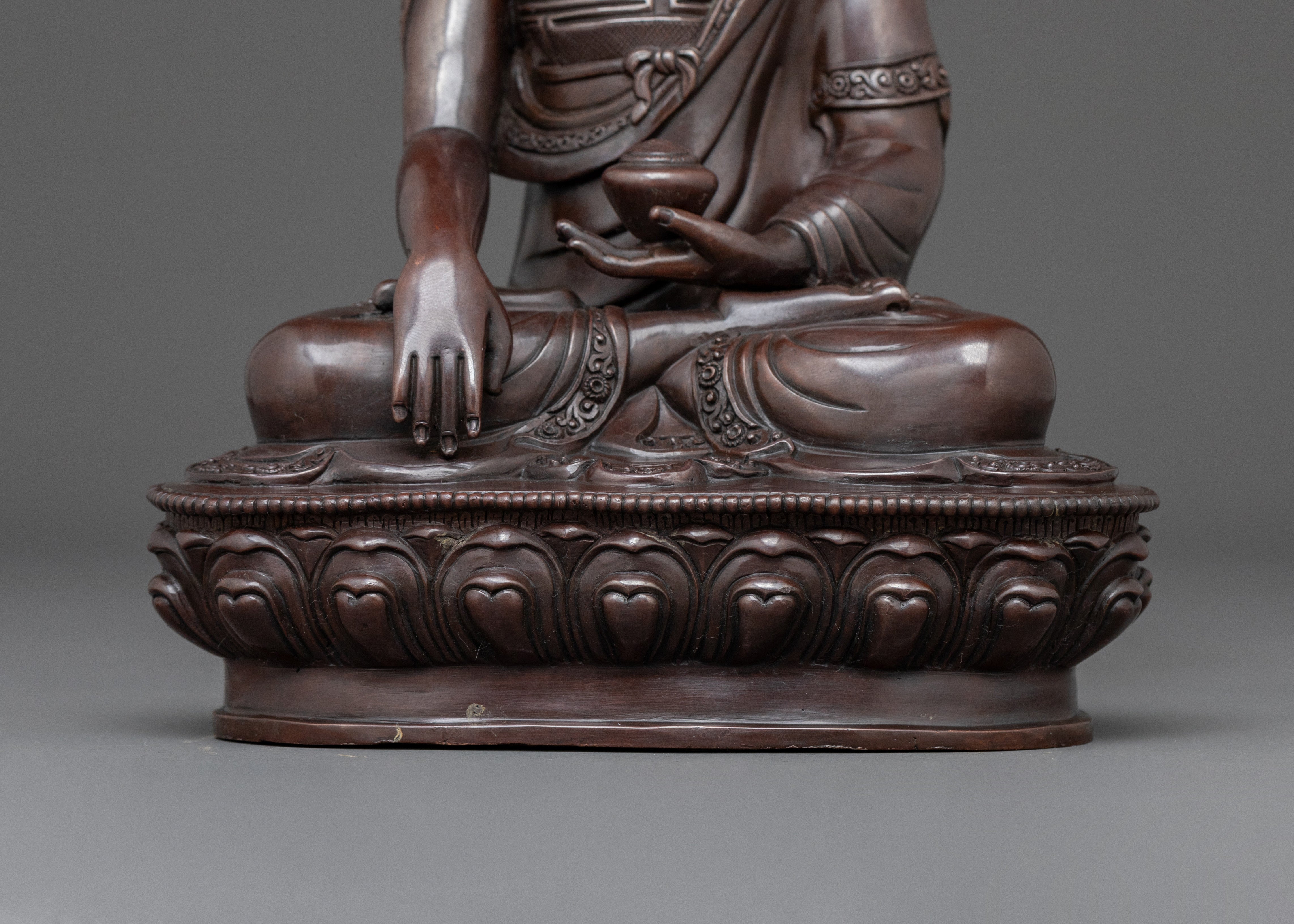 Shakyamuni Buddha: Buddhist Sacred Figurine