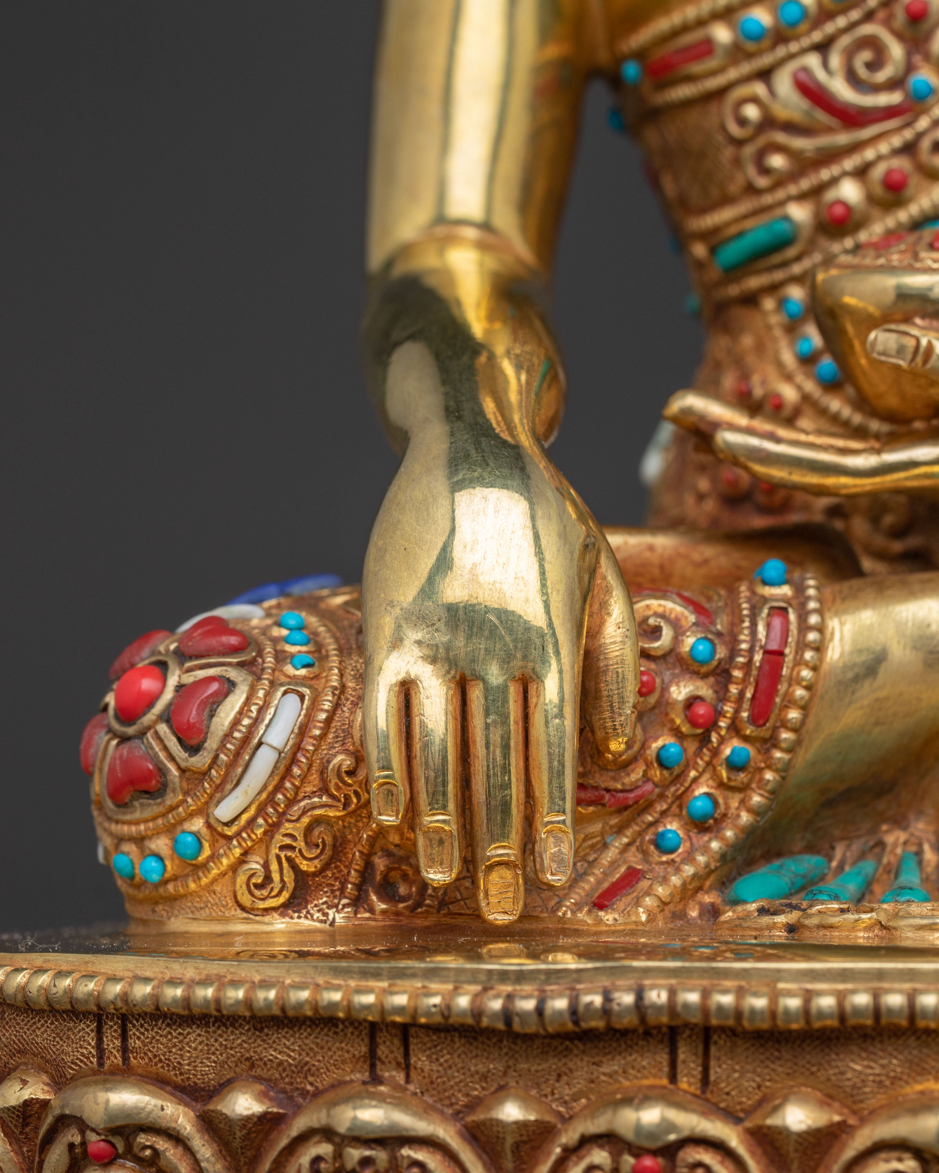 Shakyamuni Buddha Sculpture: Symbol of Power and Wisdom