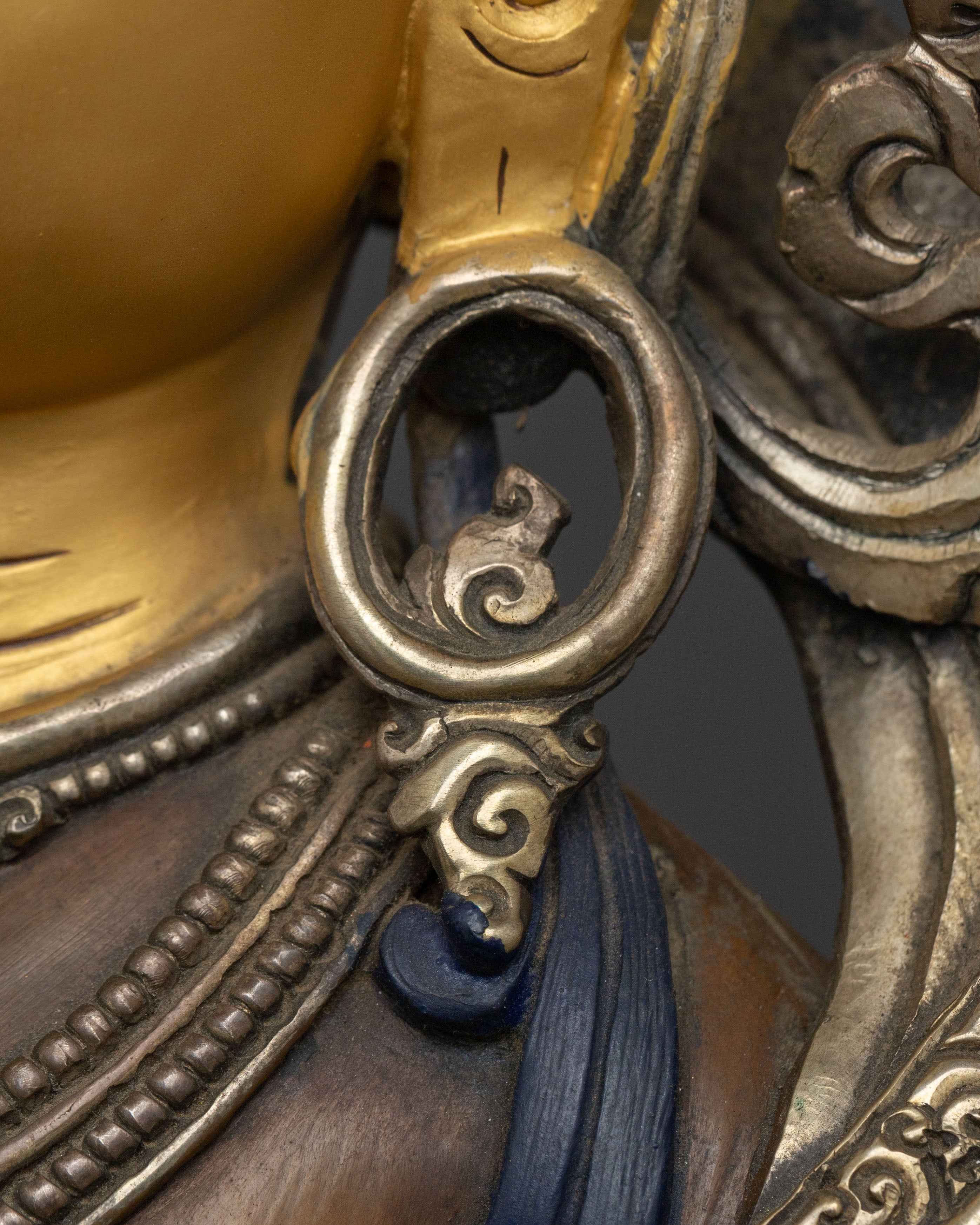 Vajrasattva Statue: Exquisite Nepalese Craftsmanship