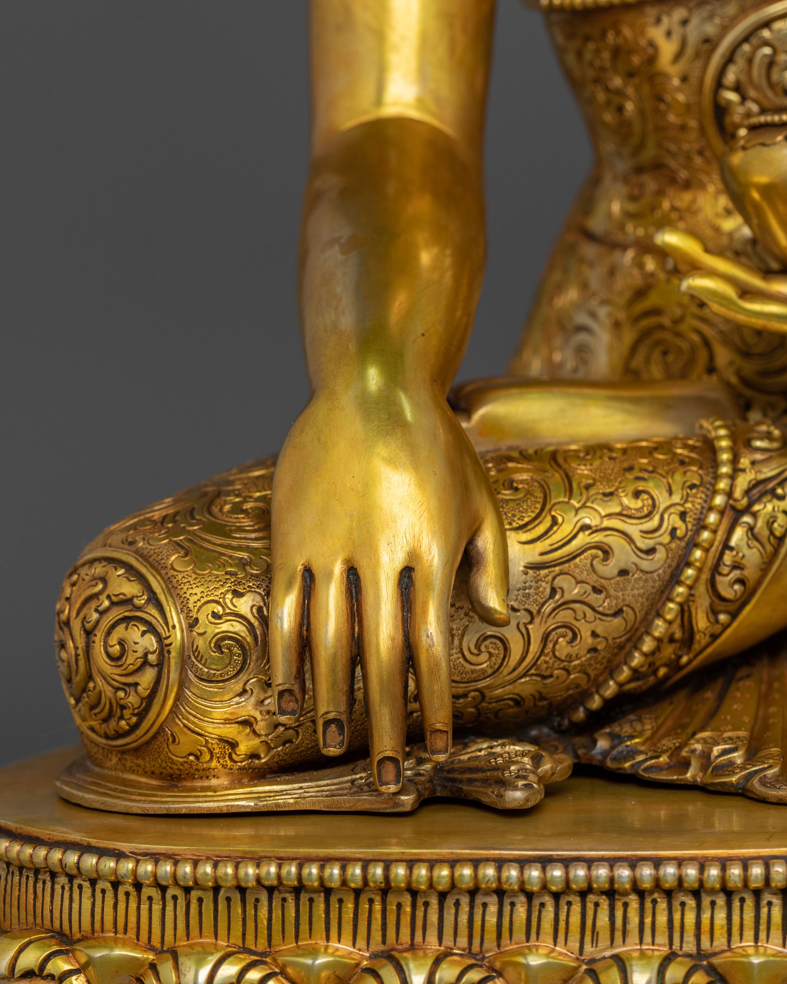 Shakyamuni Buddha Divine Figurine for Altar