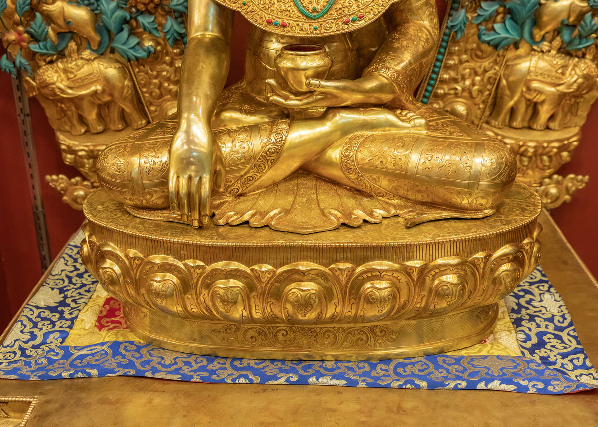 Shakyamuni Buddha on Throne Buddhist Shrine Sculpture: