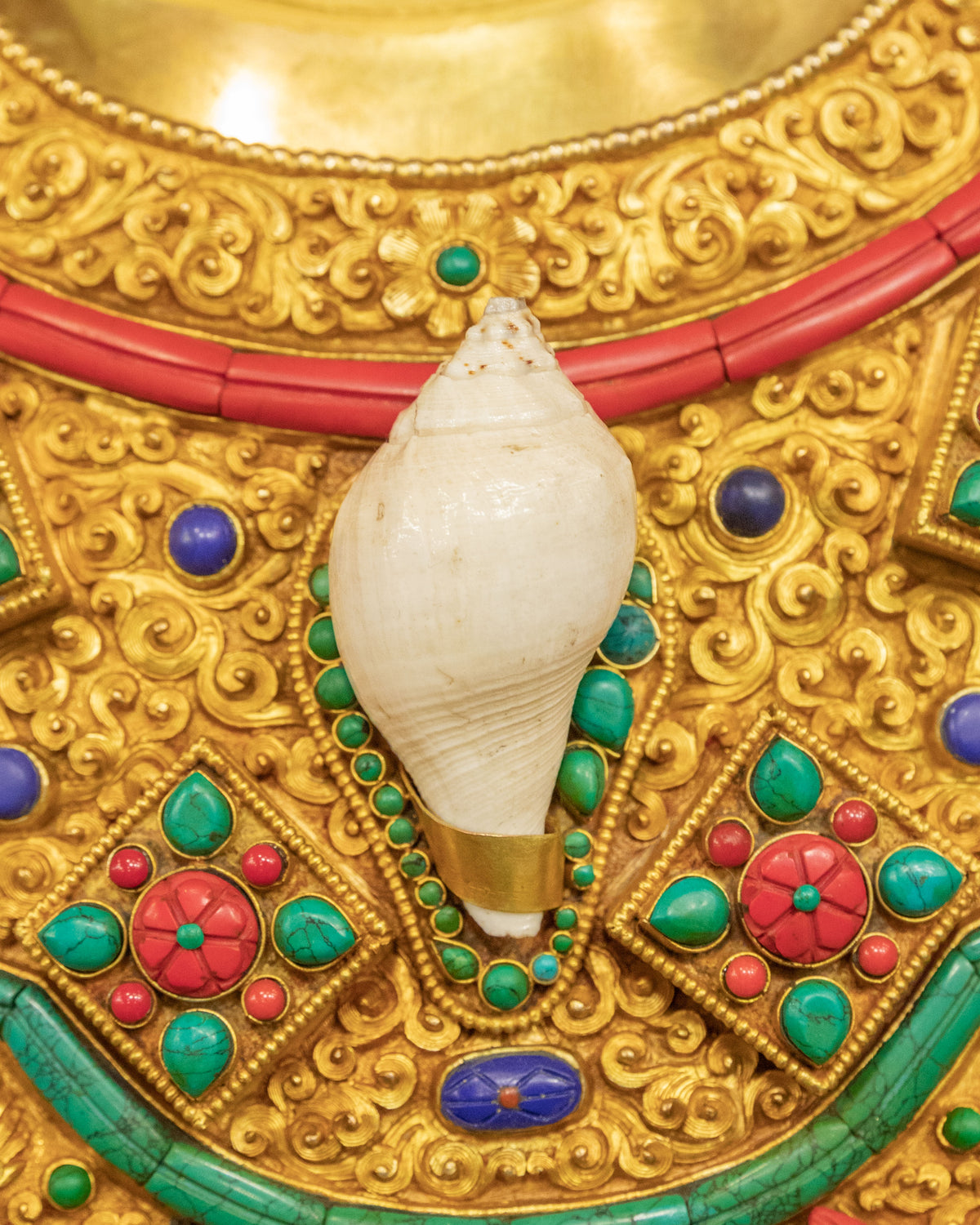 Shakyamuni Buddha on Throne Buddhist Shrine Sculpture:
